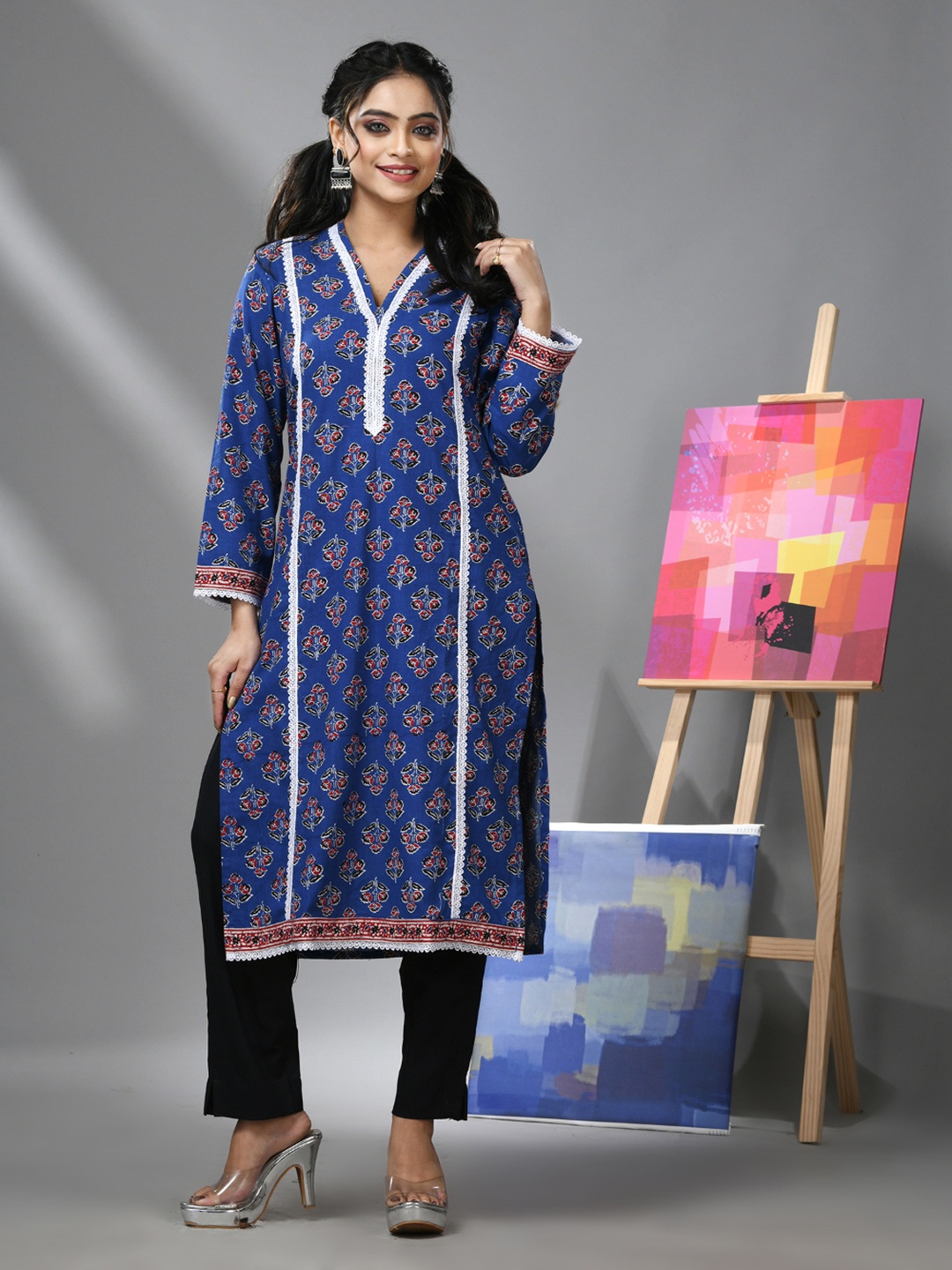 

Charukriti Floral Printed Straight Pure Cotton Kurta with Trousers, Blue