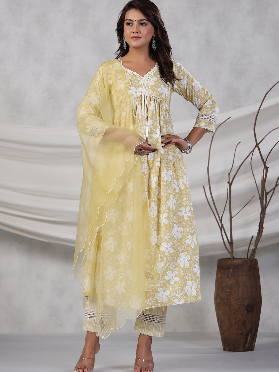 

Rangeelo Floral Printed Empire Pure Cotton Kurta with Palazzos & Dupatta, Yellow