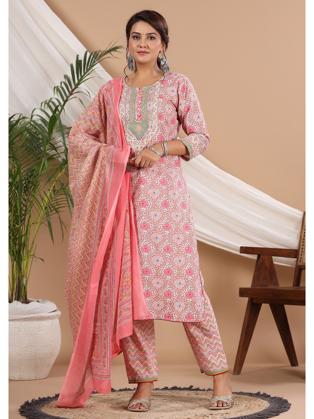 

Rangeelo Floral Printed Regular Pure Cotton Kurta with Palazzos & Dupatta, Pink