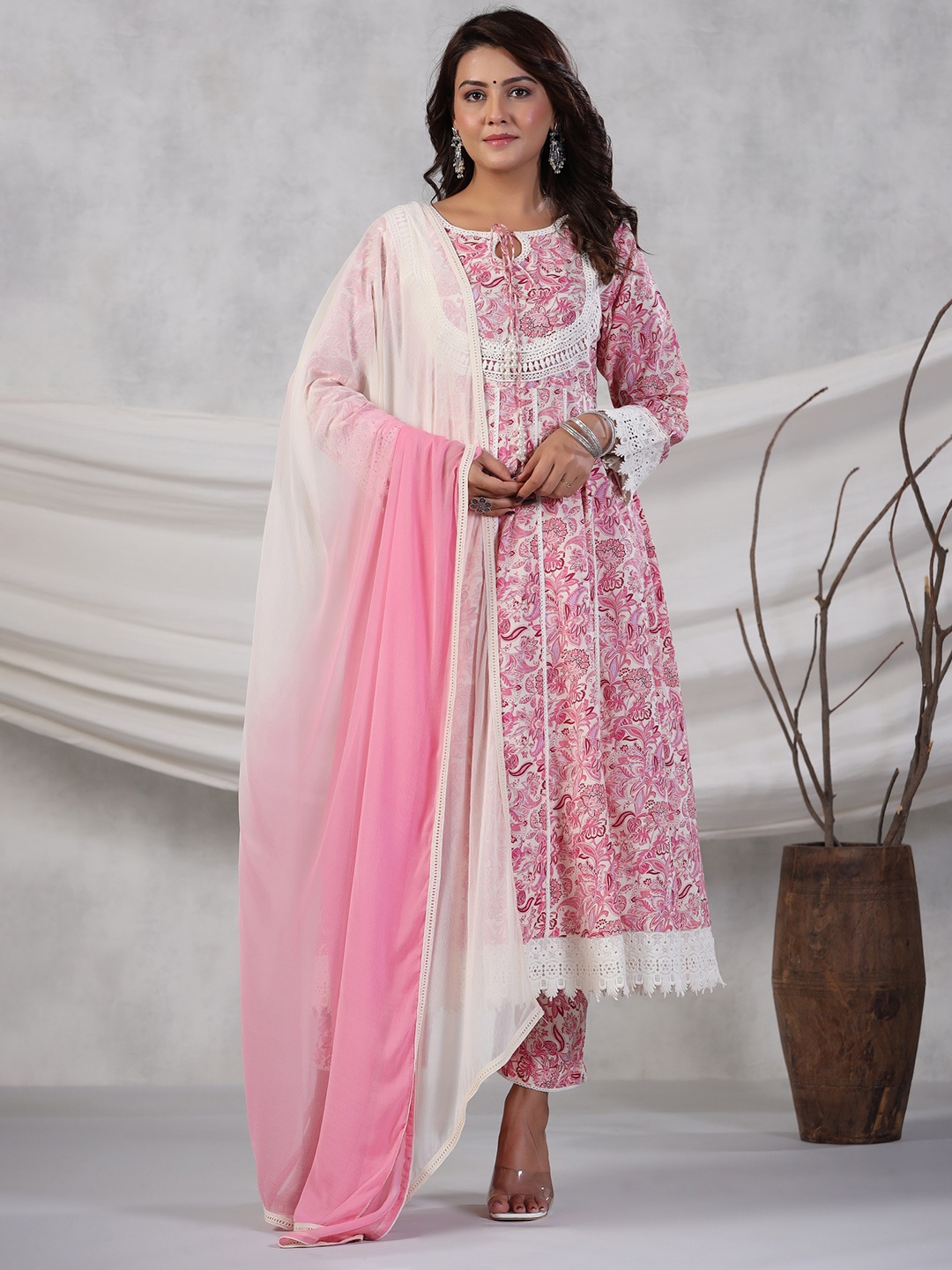 

Rangeelo Pink Floral Printed Regular Pure Cotton Kurta with Palazzos & Dupatta