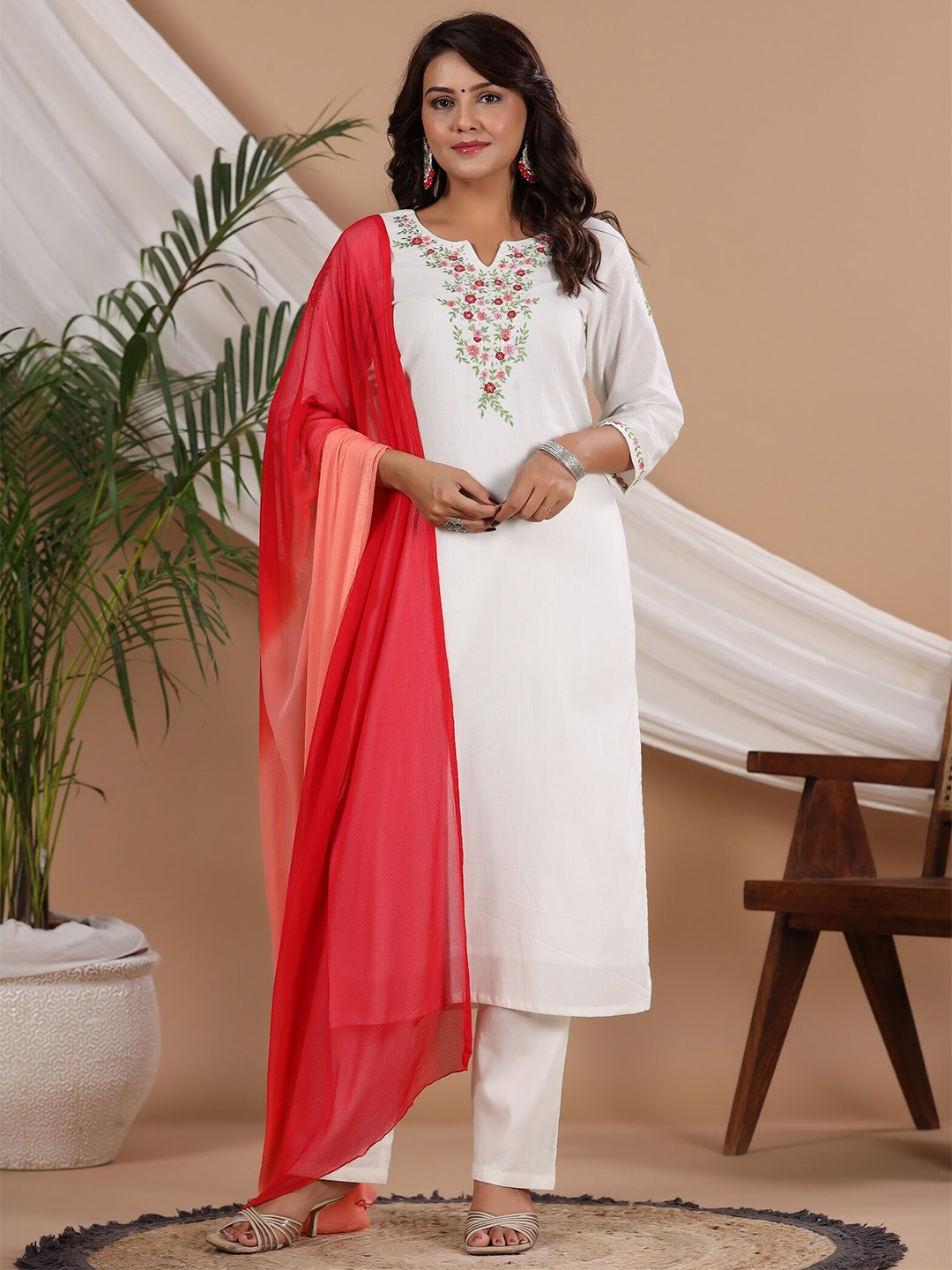 

Rangeelo Round Neck Ethnic Motifs Yoke Design Regular Sequinned Pure Cotton Kurta Set, White