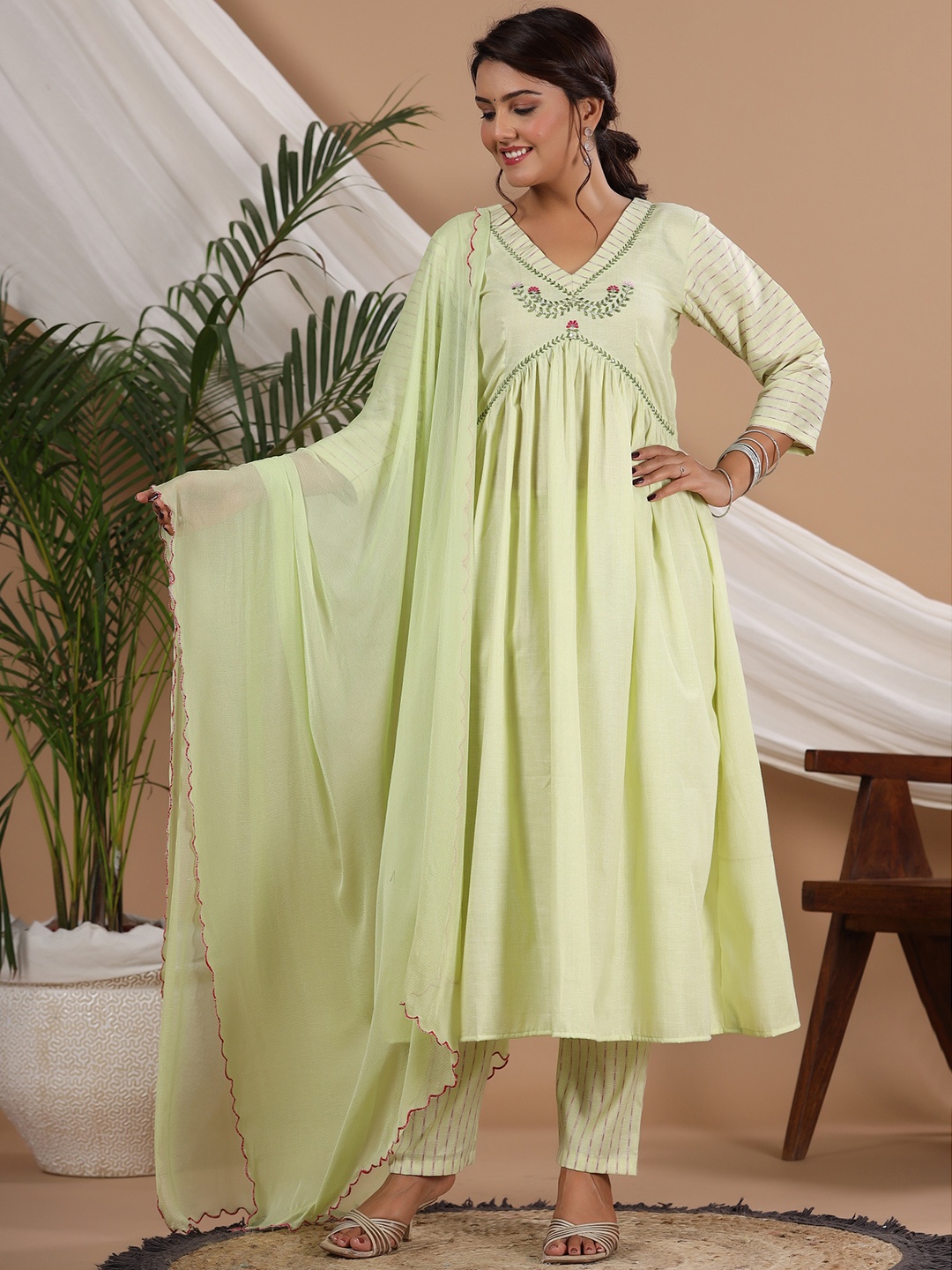 

Rangeelo Ethnic Motifs Embroidered Thread Work Pure Cotton Kurta with Trousers & Dupatta, Green