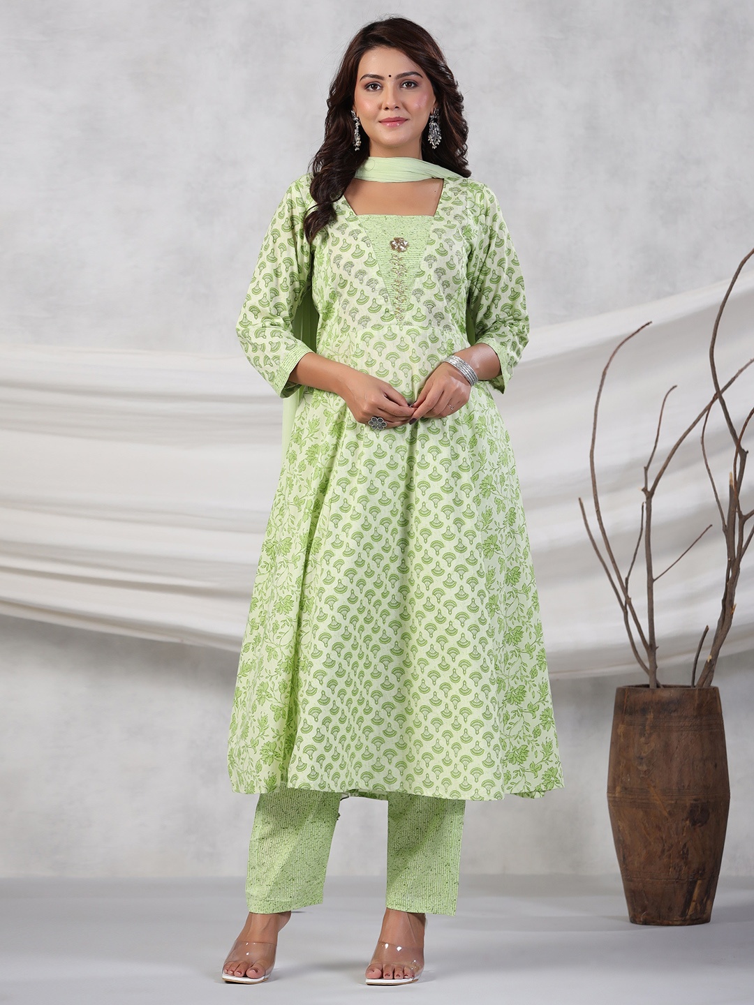 

Rangeelo Floral Printed Regular Pure Cotton Kurta with Palazzos & Dupatta, Green