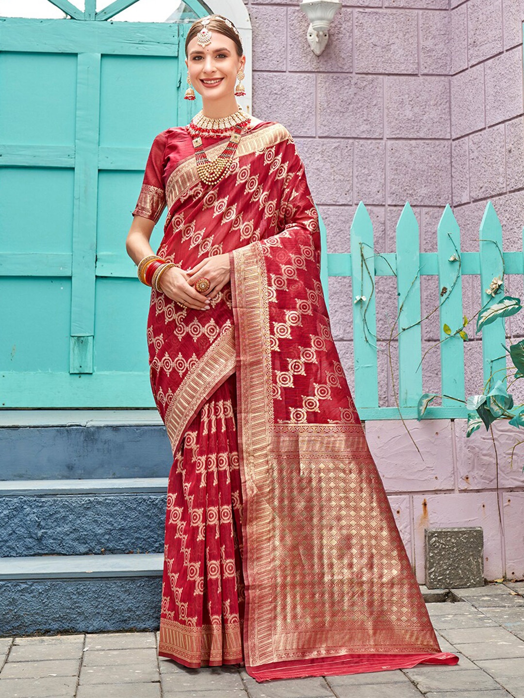 

Anouk Woven Design Ethnic Motifs Printed Zari Pure Linen Saree, Red