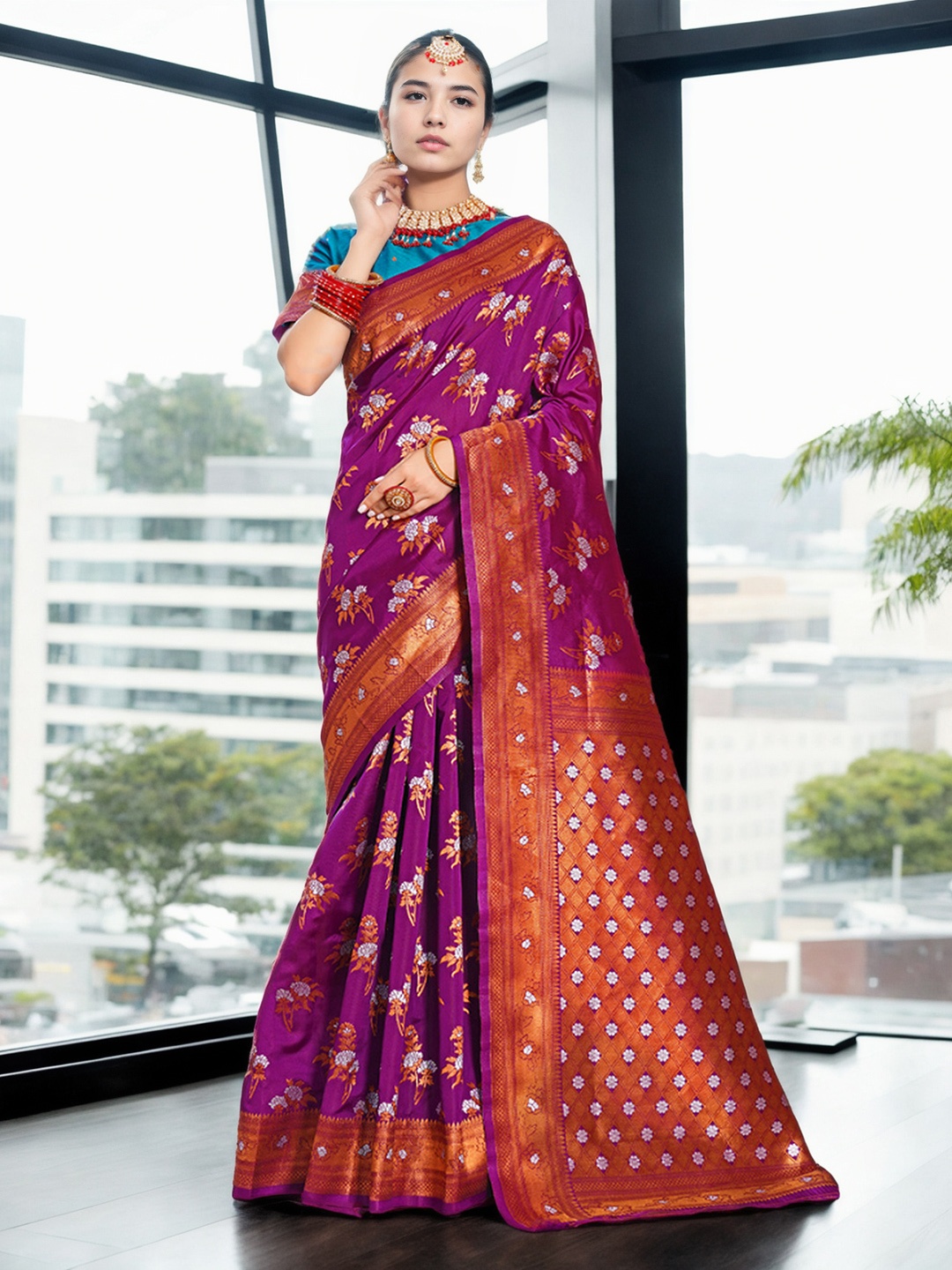 

Anouk Floral Woven Design Zari Banarasi Saree, Magenta