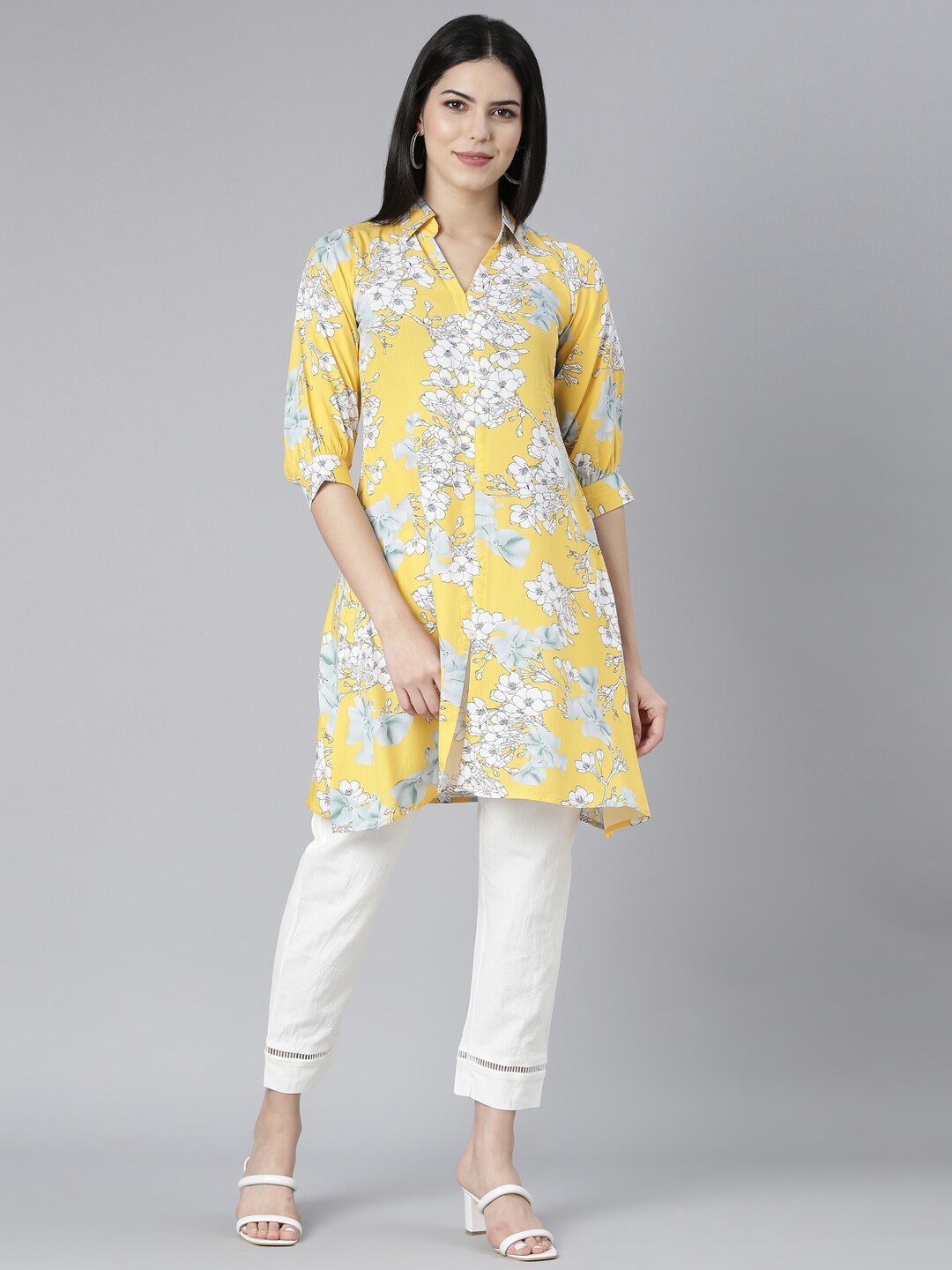 

Neerus Floral Printed Regular Kurti with Trousers, Yellow