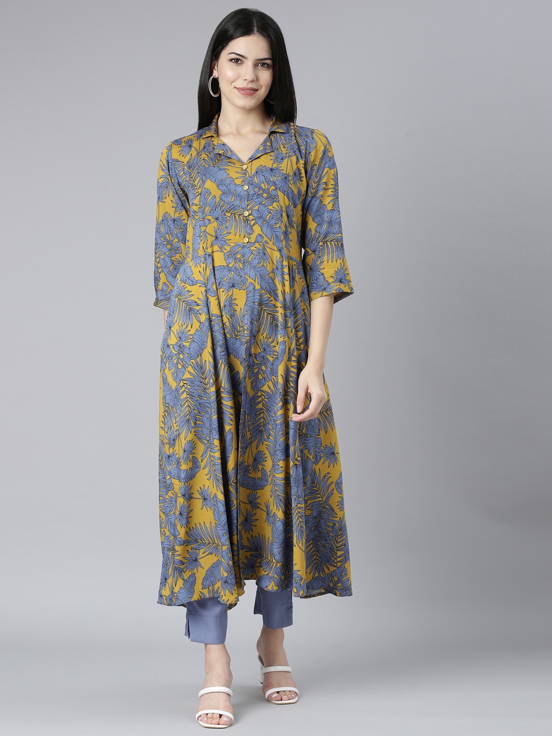 

Neerus Floral Printed Regular Kurta with Trousers, Mustard