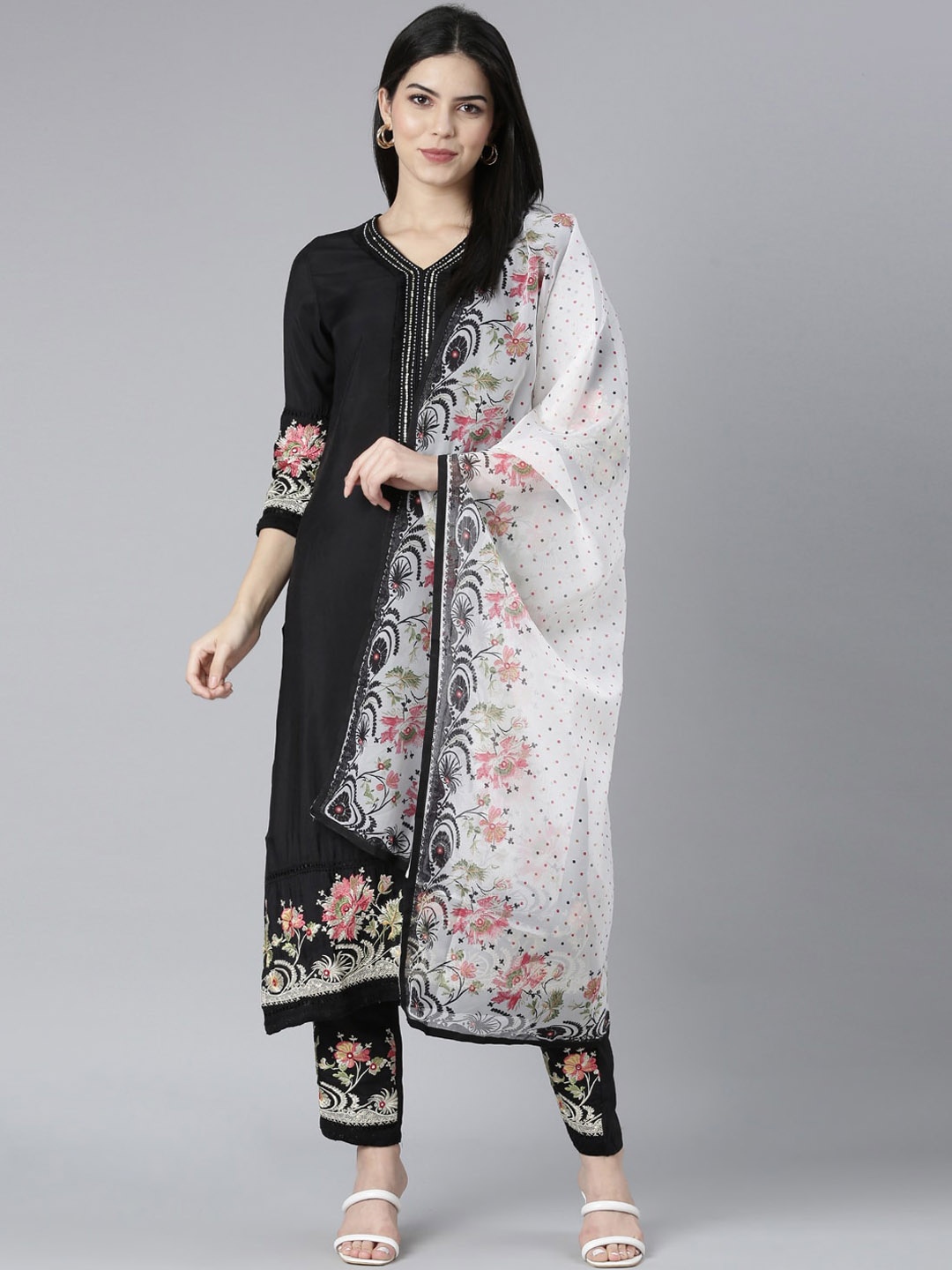 

Neerus Floral Embroidered Regular Thread Work Kurta With Trouser & Dupatta, Black