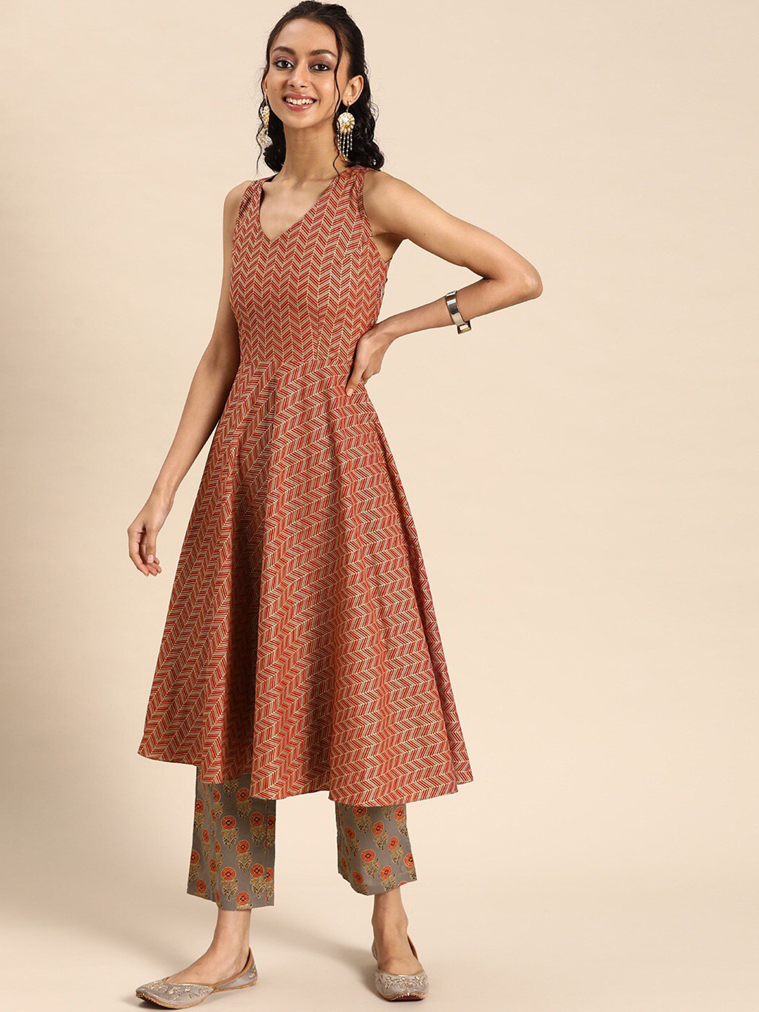 

MABISH by Sonal Jain Geometric Printed Deep Back Tie-Up Kurta With Trousers, Brown