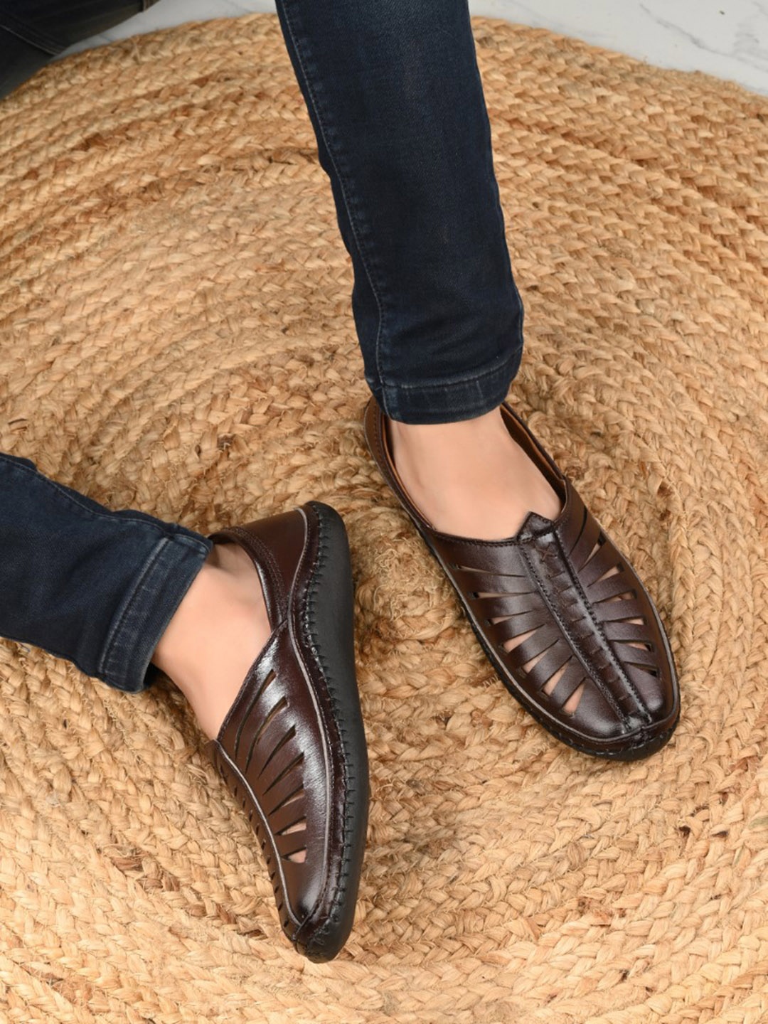 

KARADDI Men Textured Lightweight Comfort Insole Mojaris, Brown