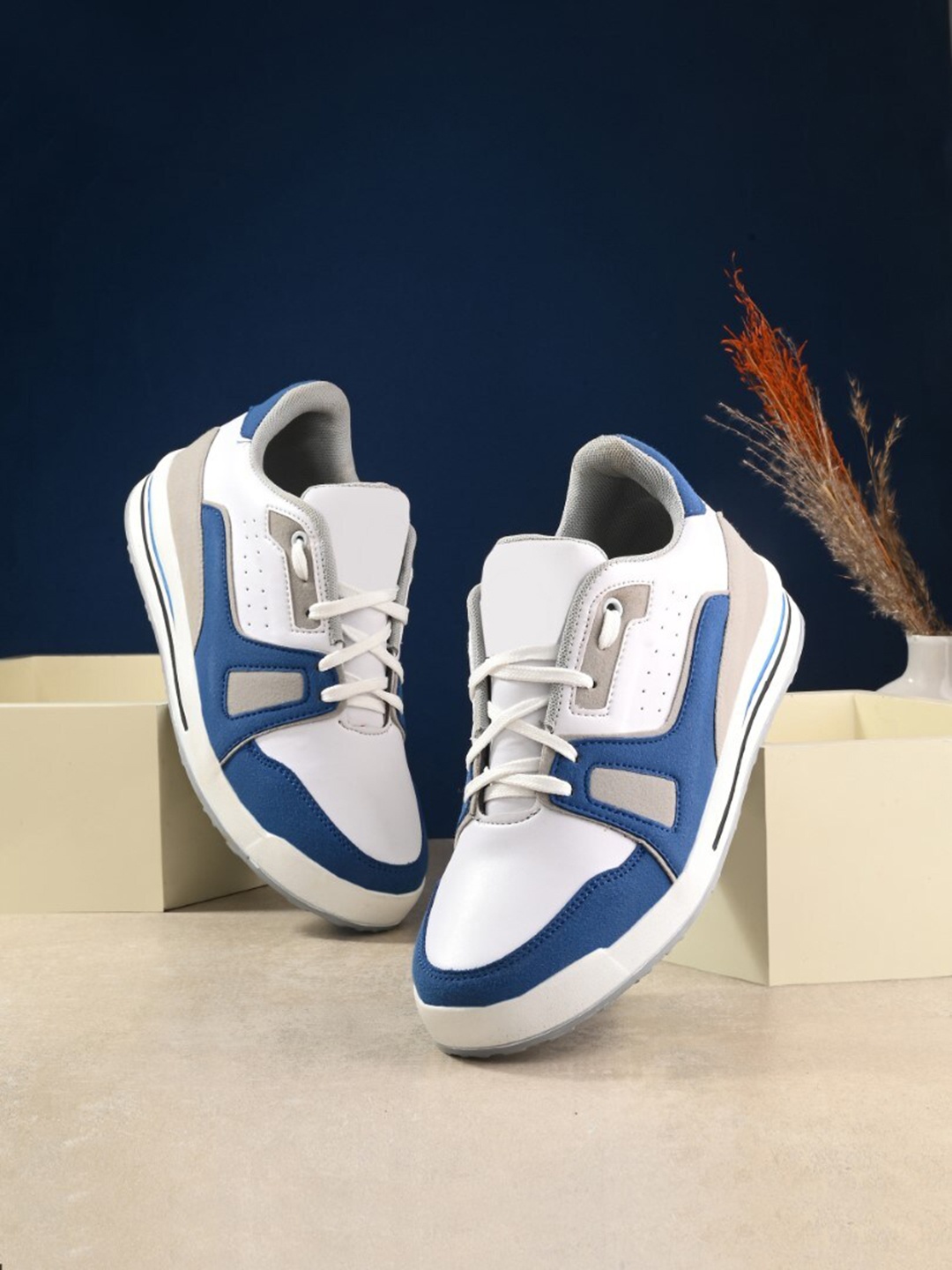 

KARADDI Men Colourblocked Lightweight Lace-Up Sneakers, Blue