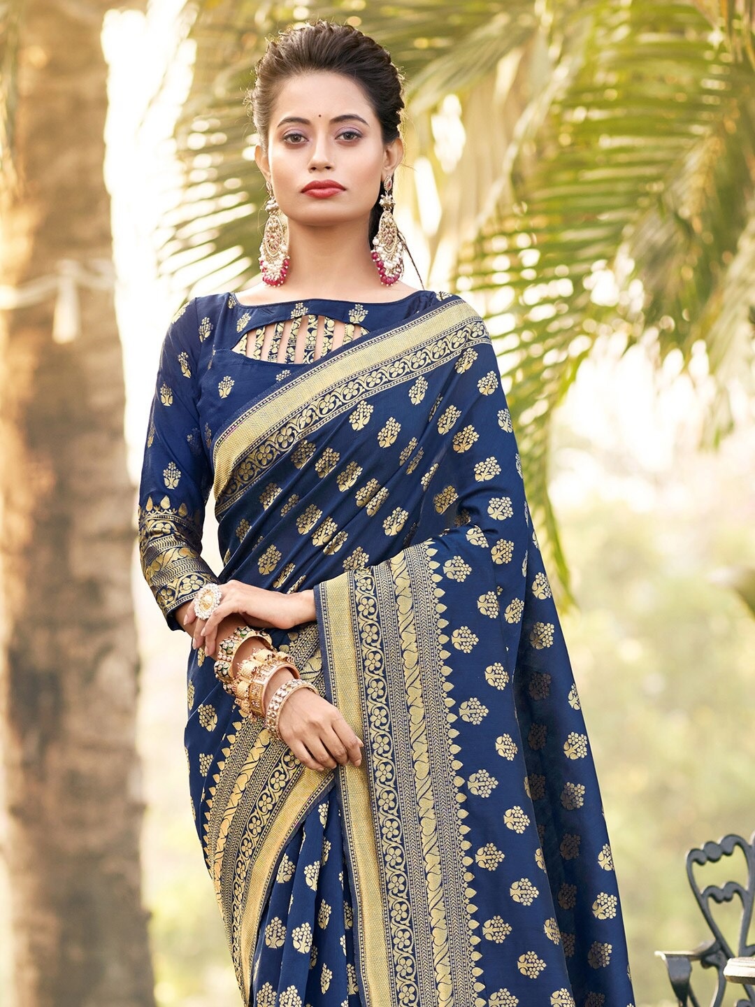 

ARYANARI Woven Design Floral Zari Banarasi Saree, Navy blue