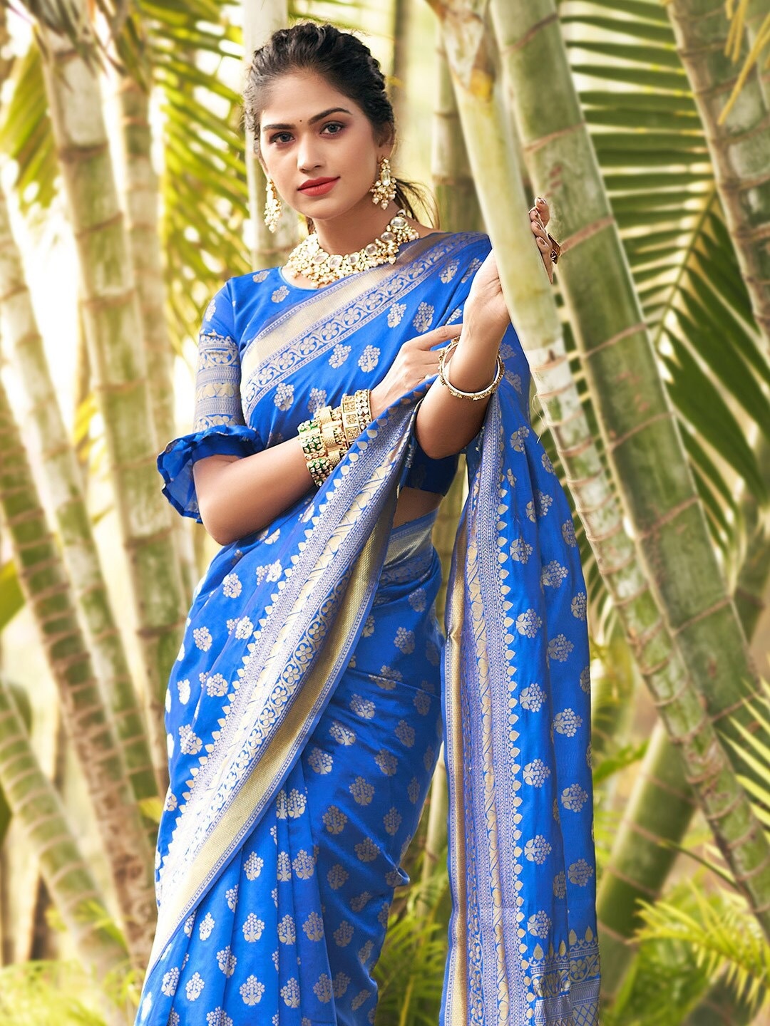 

ARYANARI Woven Design Floral Zari Banarasi Saree, Blue