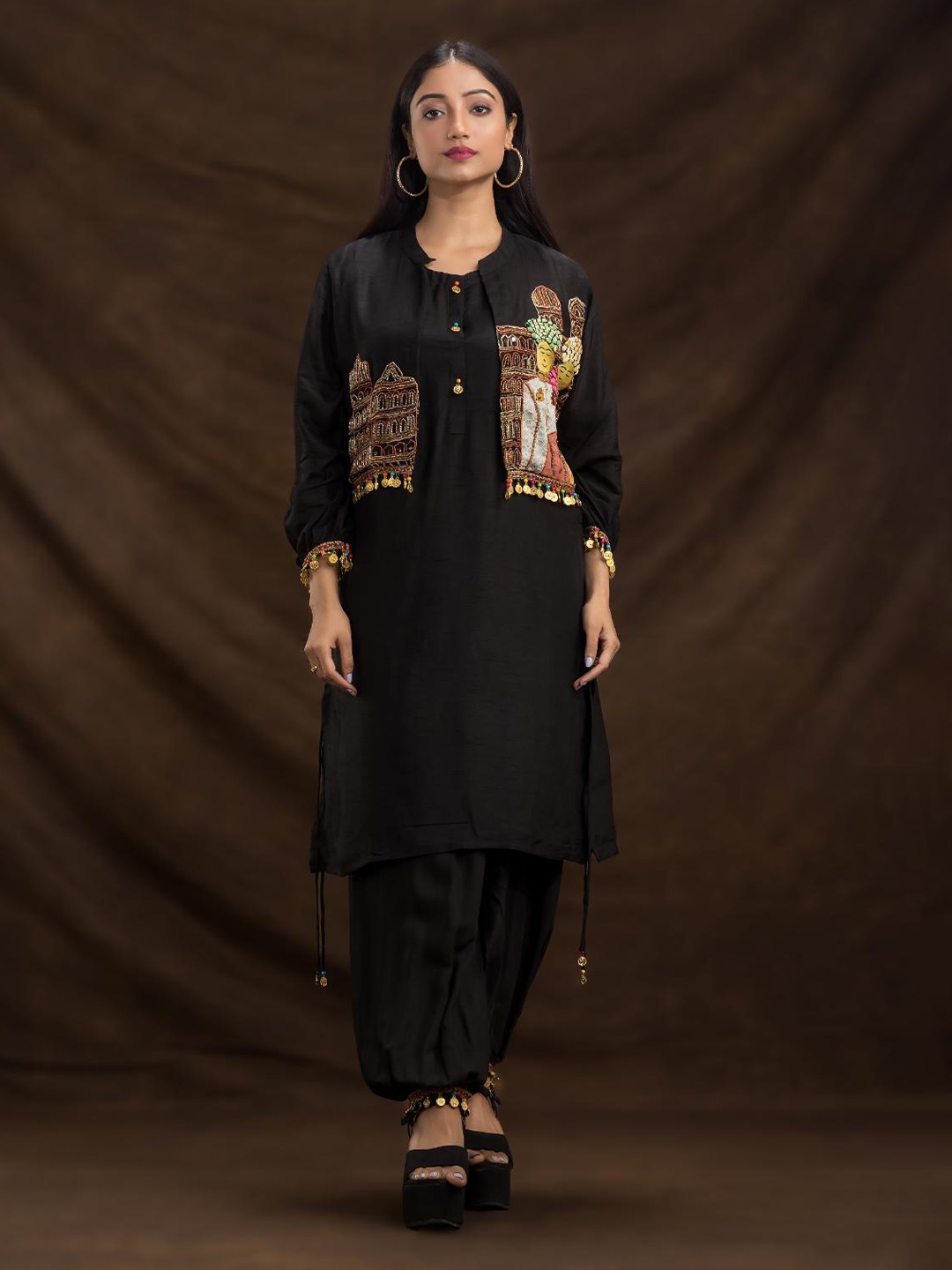 

SACRED SUTA Round Neck Ethnic Motifs Regular Beads and Stones Pure Silk Kurta Set, Black