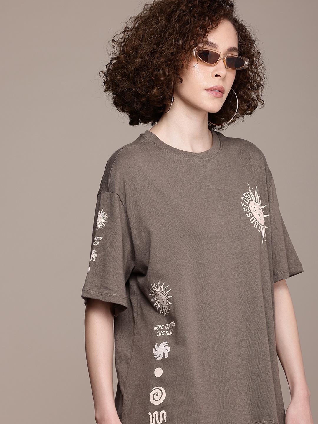 

The Roadster Life Co. Printed Oversized Drop-Shoulder Sleeves T-shirt, Taupe