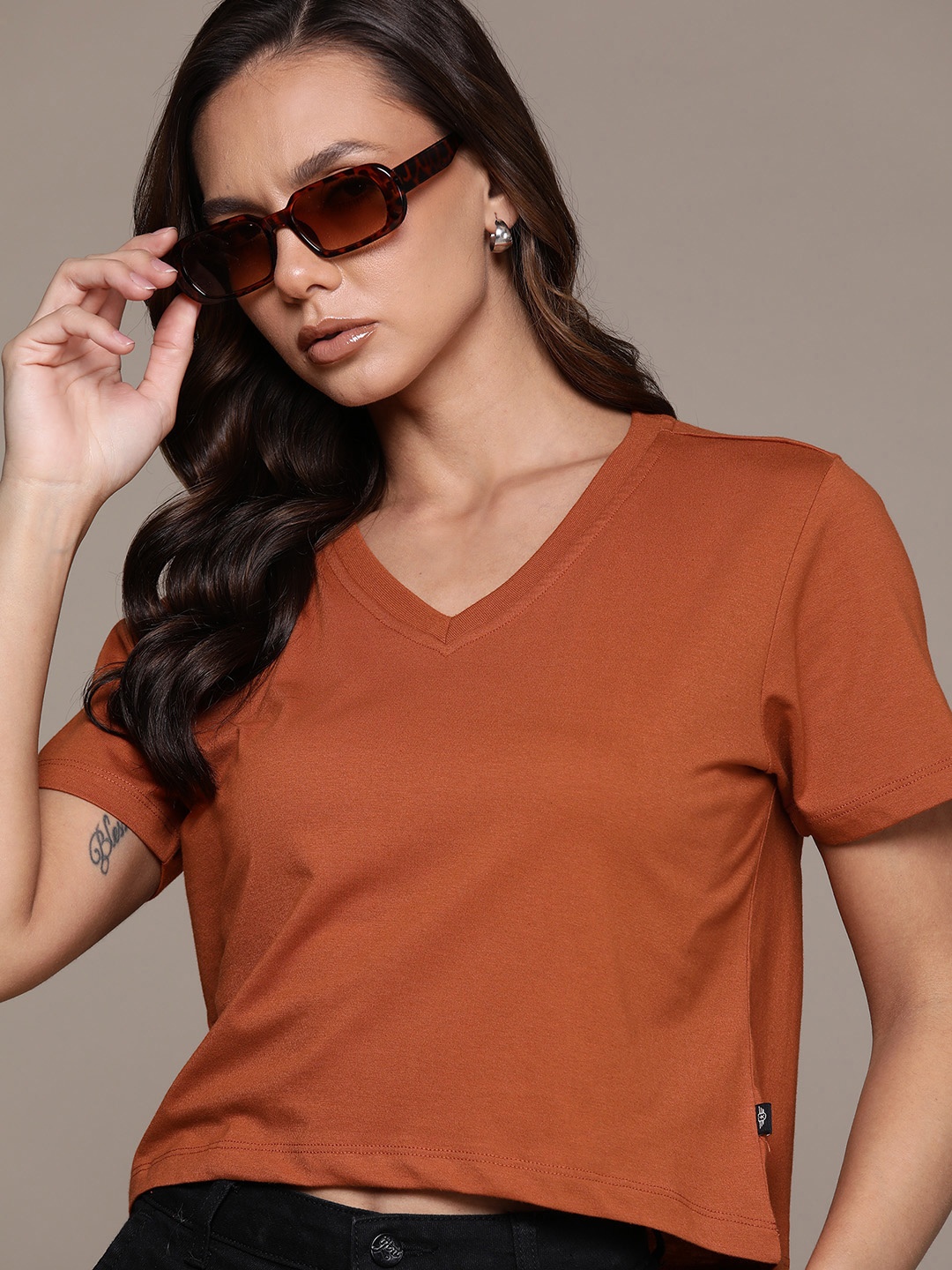 

The Roadster Lifestyle Co. V-Neck Boxy Fit T-shirt, Rust