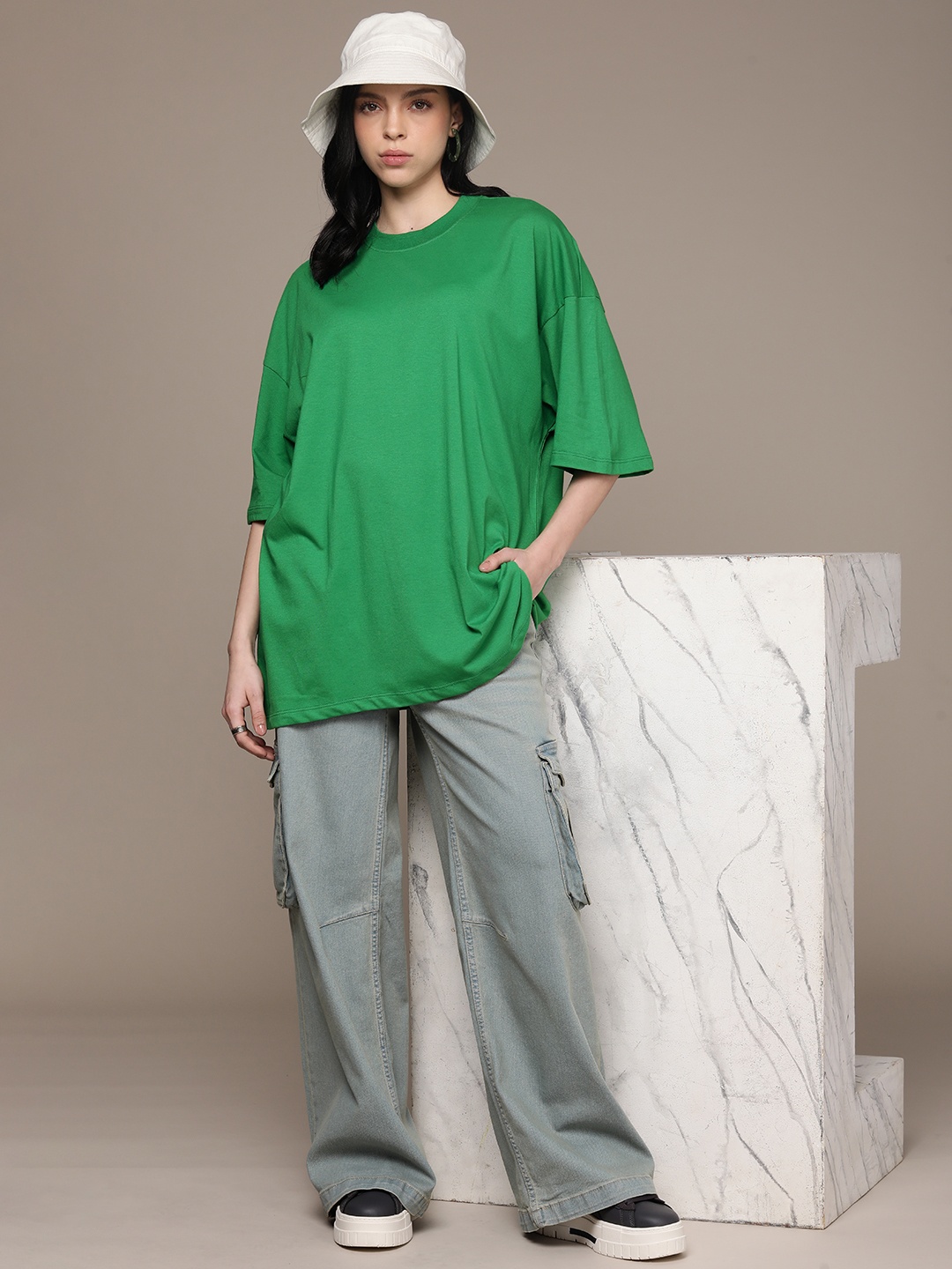 

The Roadster Life Co. Solid Oversized Drop-Shoulder Sleeves Casual T-shirt, Green