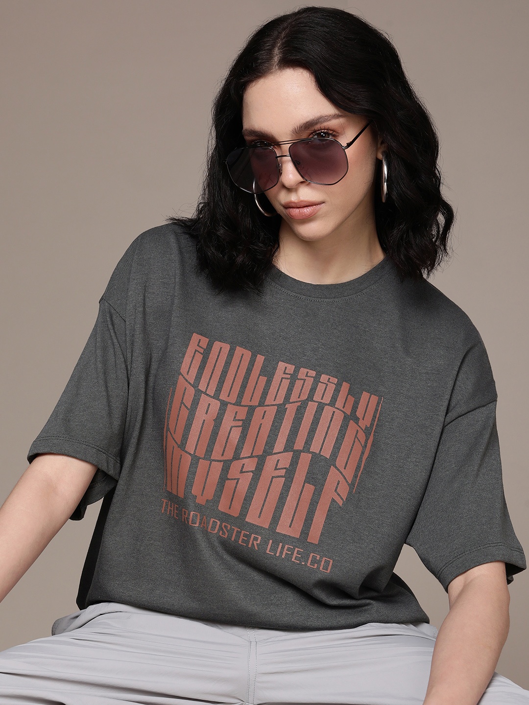 

The Roadster Lifestyle Co. Typography Printed Drop-Shoulder Sleeves Oversized T-shirt, Charcoal