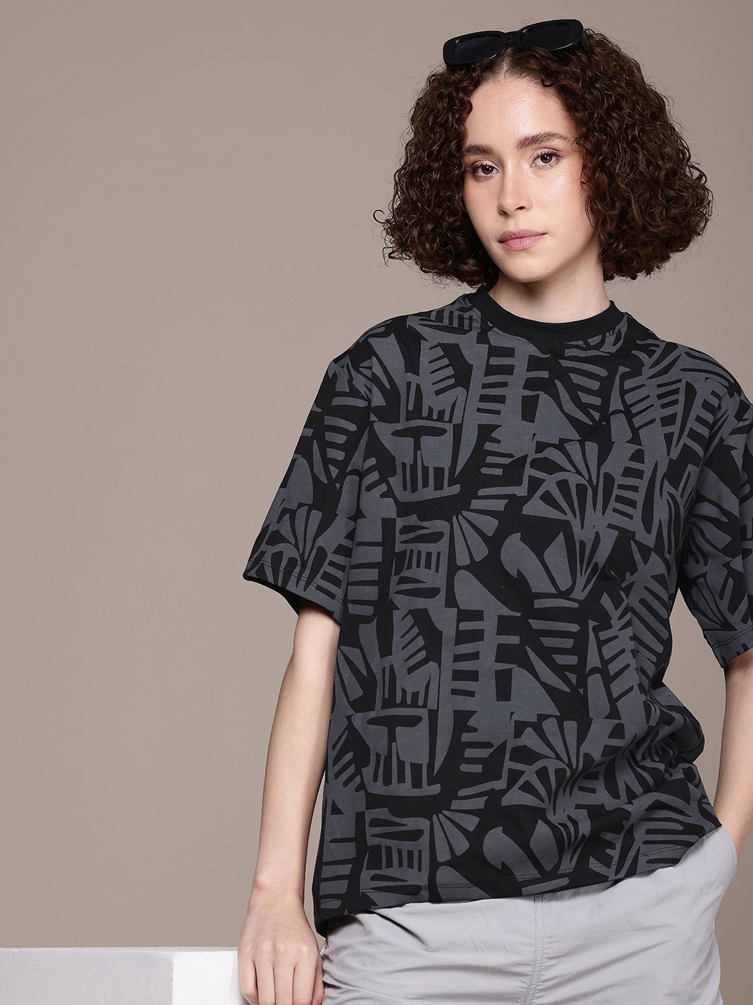 

The Roadster Life Co. Graphic Printed Drop-Shoulder Sleeves Oversized T-shirt, Black