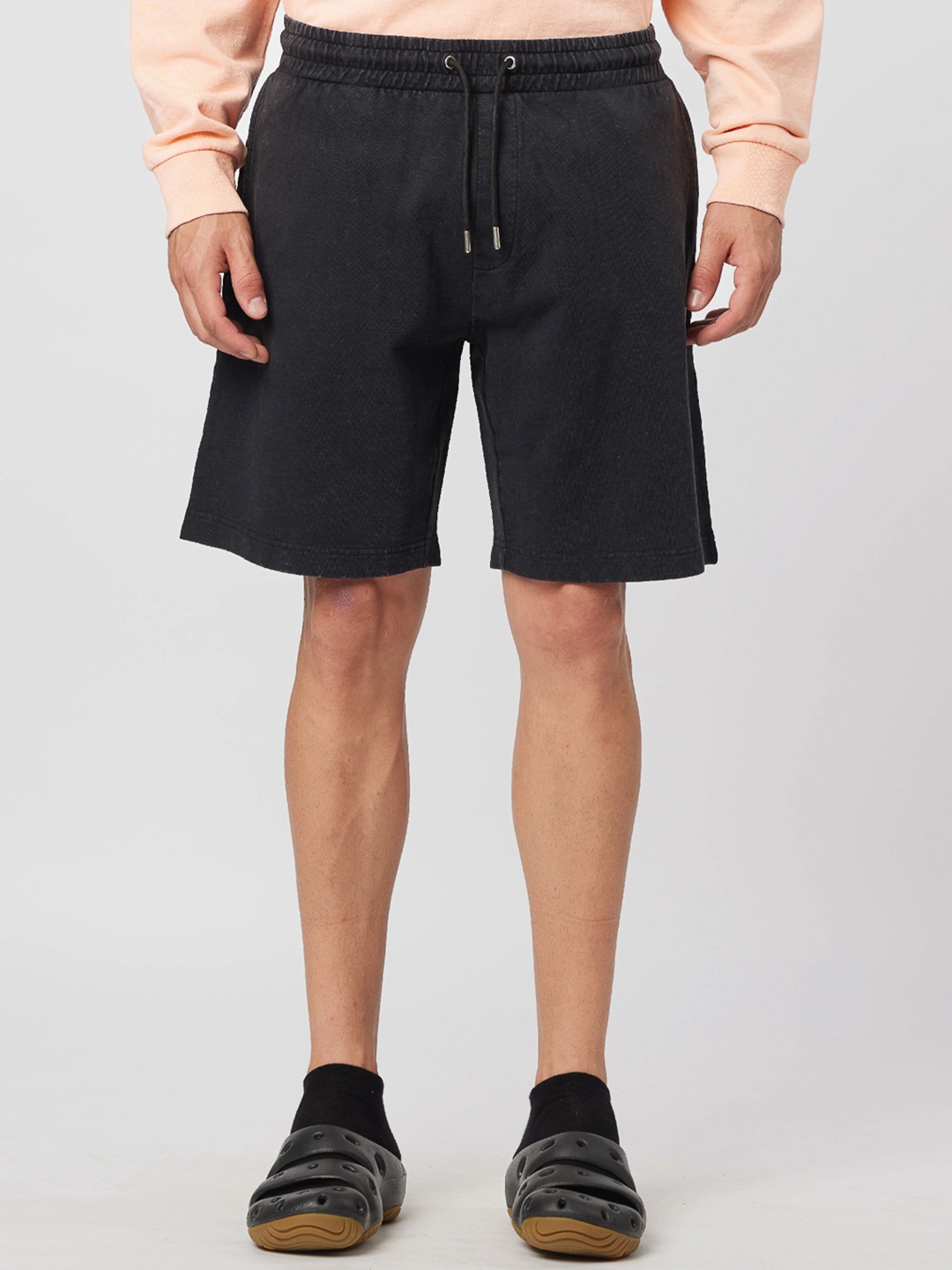 

Koovs Men Artist Edit Mid-Rise Pure Cotton Shorts, Black