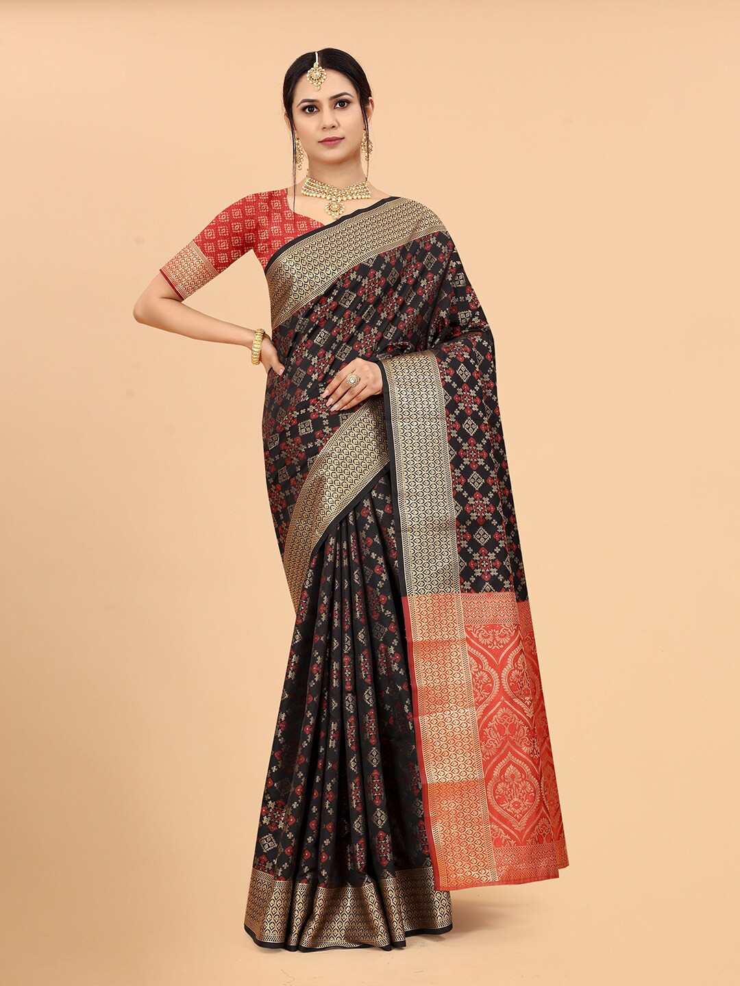 

VANAKARA Woven Design Zari Art Silk Patola Saree, Black