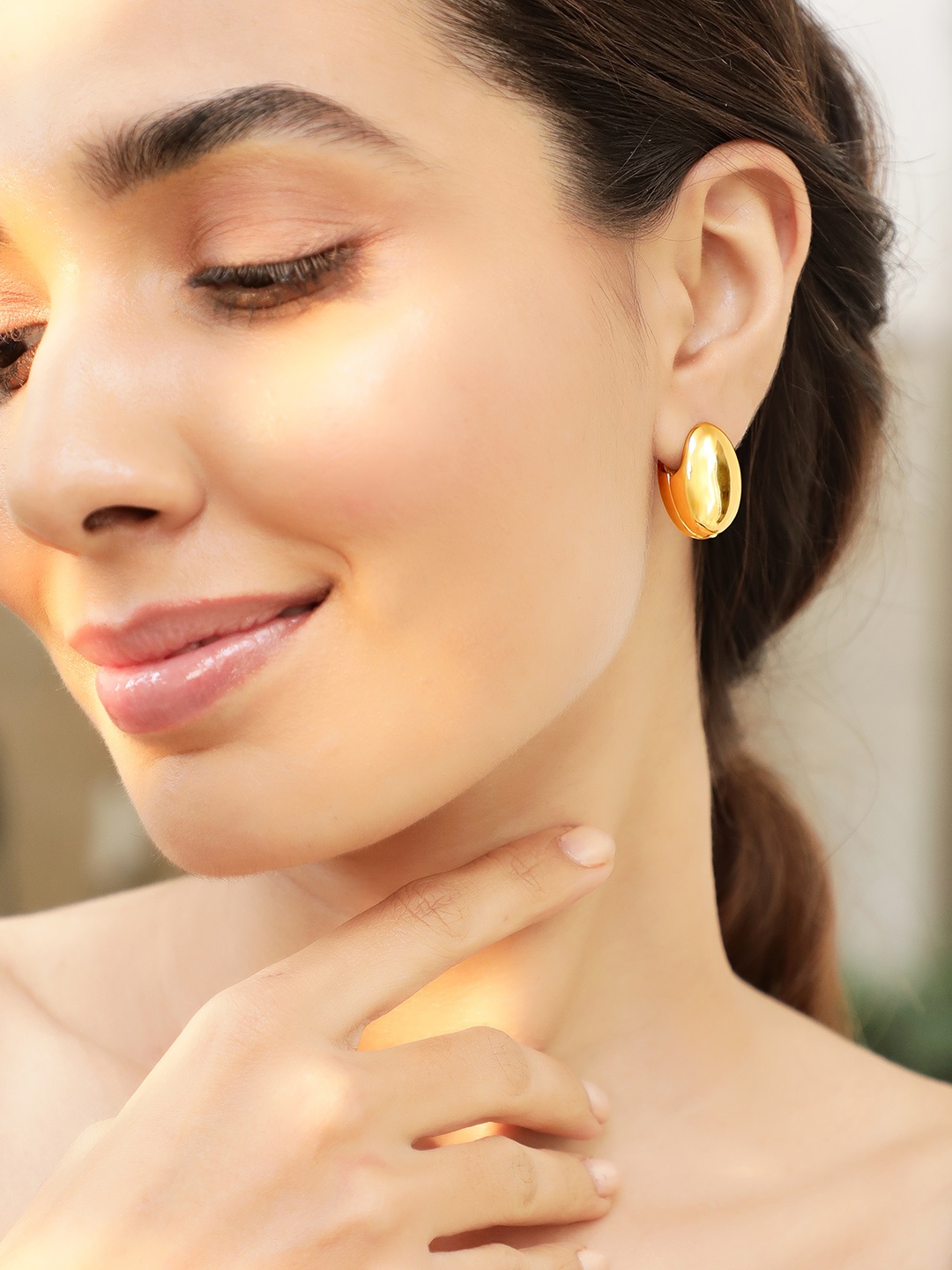 

Rubans Gold-Plated Oval Studs Earrings, Silver