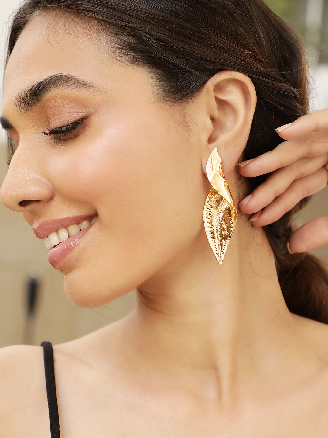 

Rubans Voguish Gold-Plated Drop Earrings