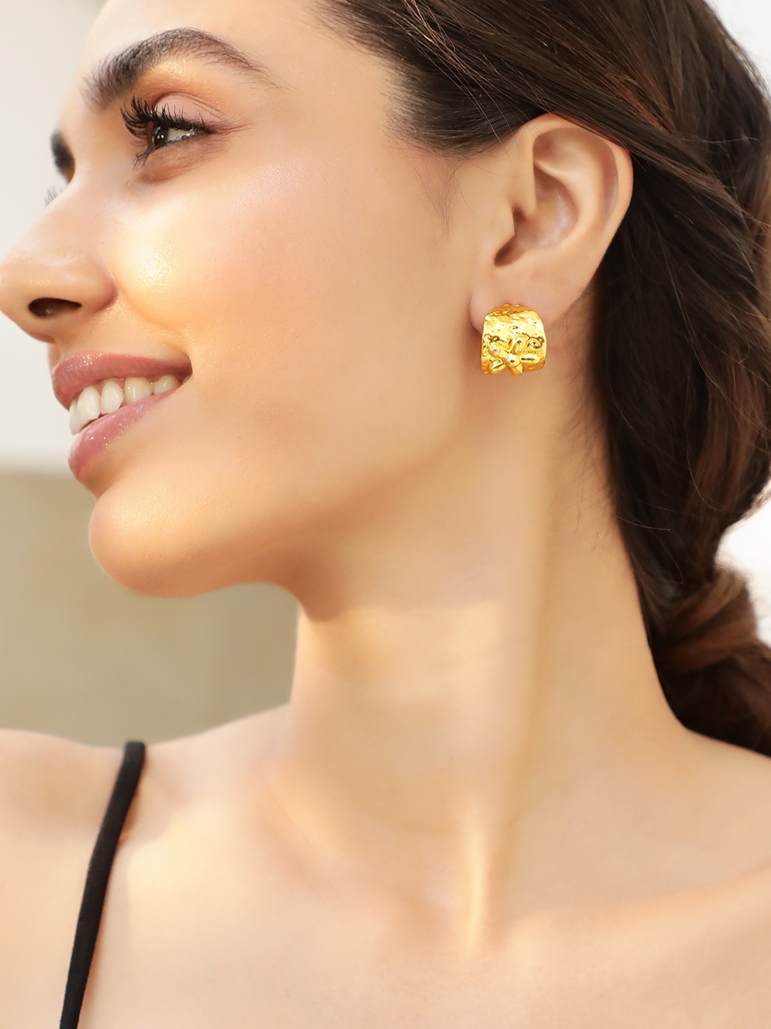 

RUBANS Voguish Gold-Plated Circular Half Hoop Earrings