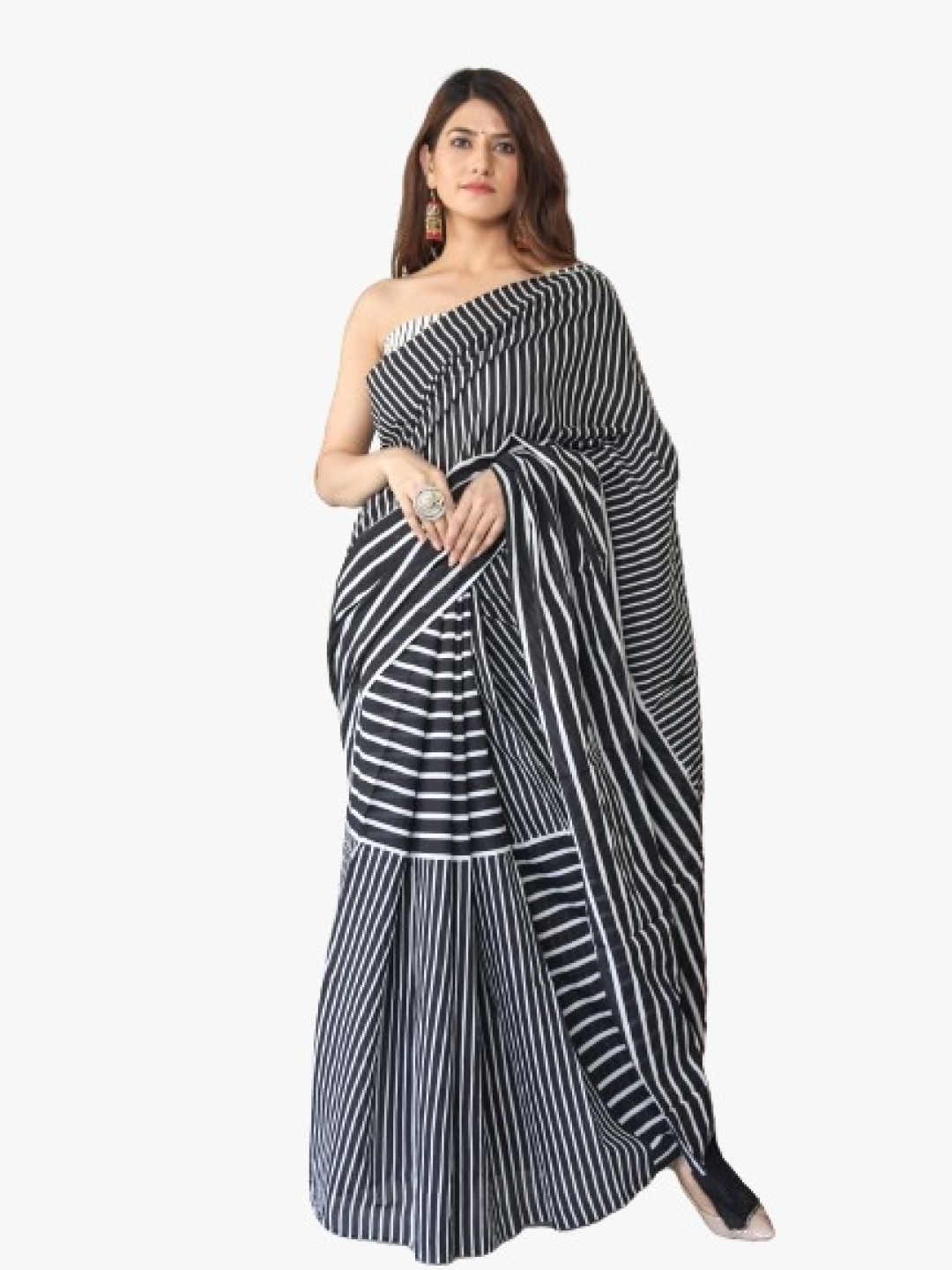 

KIAARON Striped Pure Cotton Block Print Saree, Black