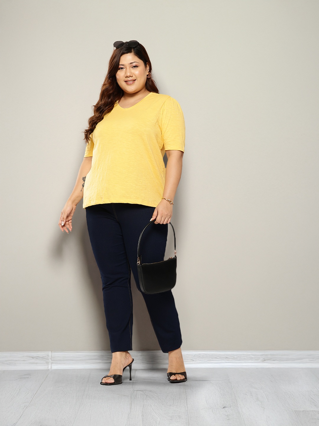 

Sztori Plus Size V-Neck T-shirt, Yellow