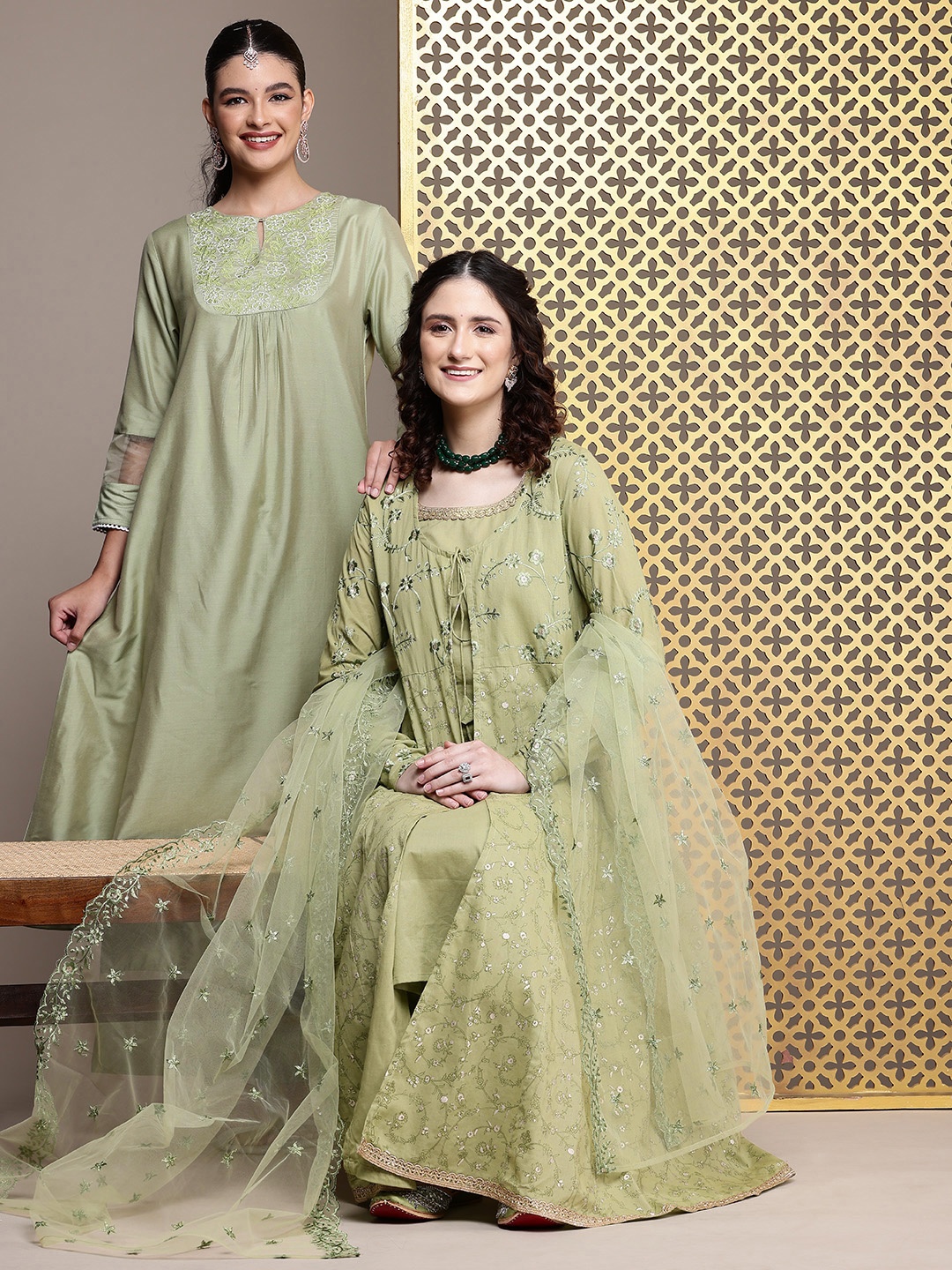 

House of Pataudi Women Jashn Kurta with Churidar Dupatta & Jacket, Green