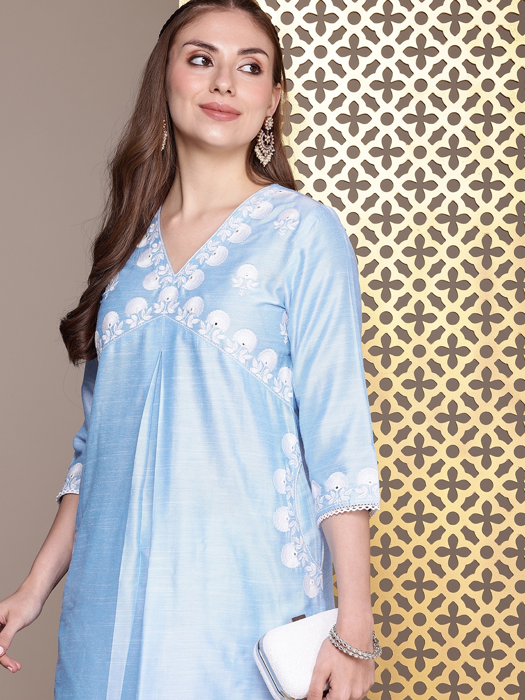 

House of Pataudi Floral Embroidered Jashn Kurta, Blue