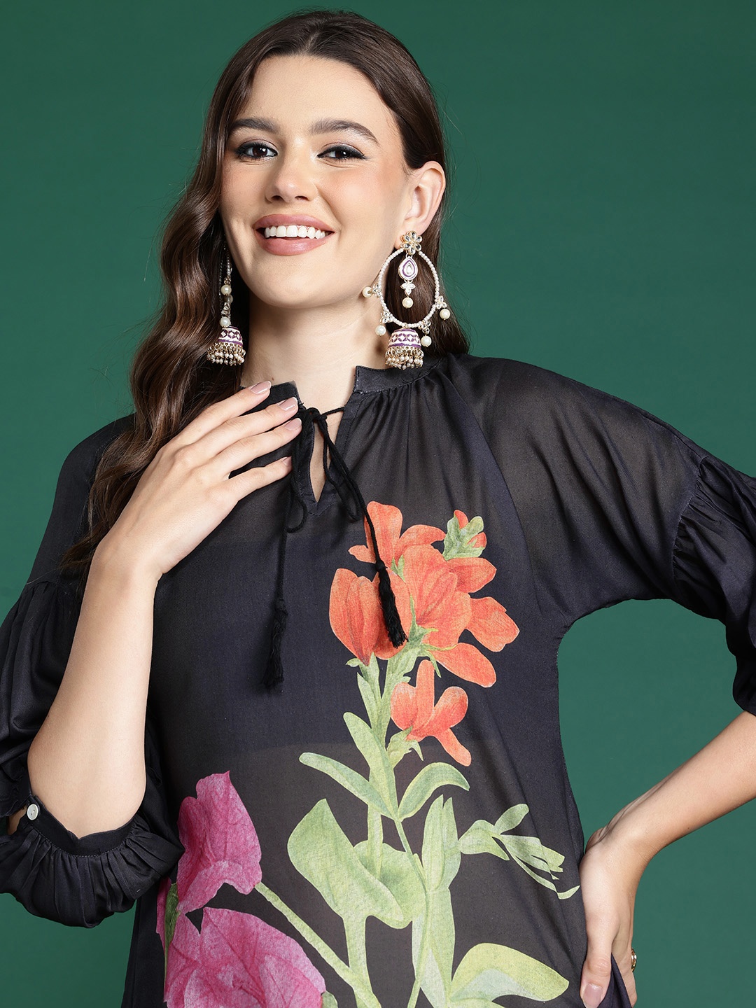 

Sangria Floral Print Tie-Up Neck Kurta, Black