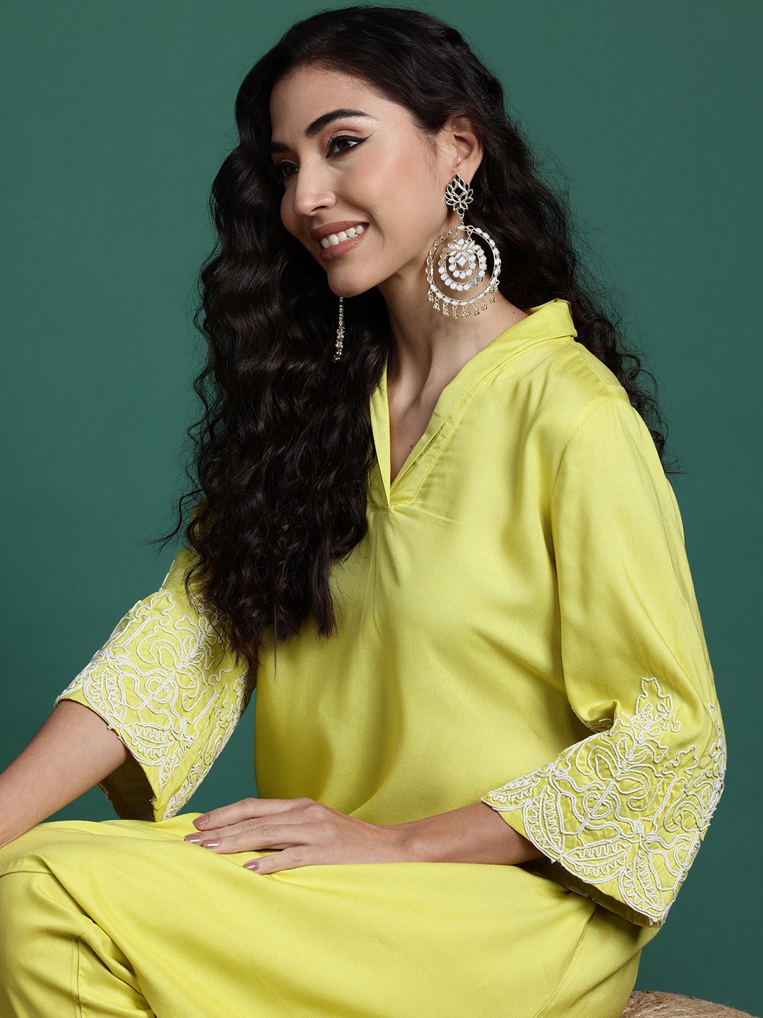 

Sangria Thread-Work Shawl Collar Kurta with Trousers, Lime green