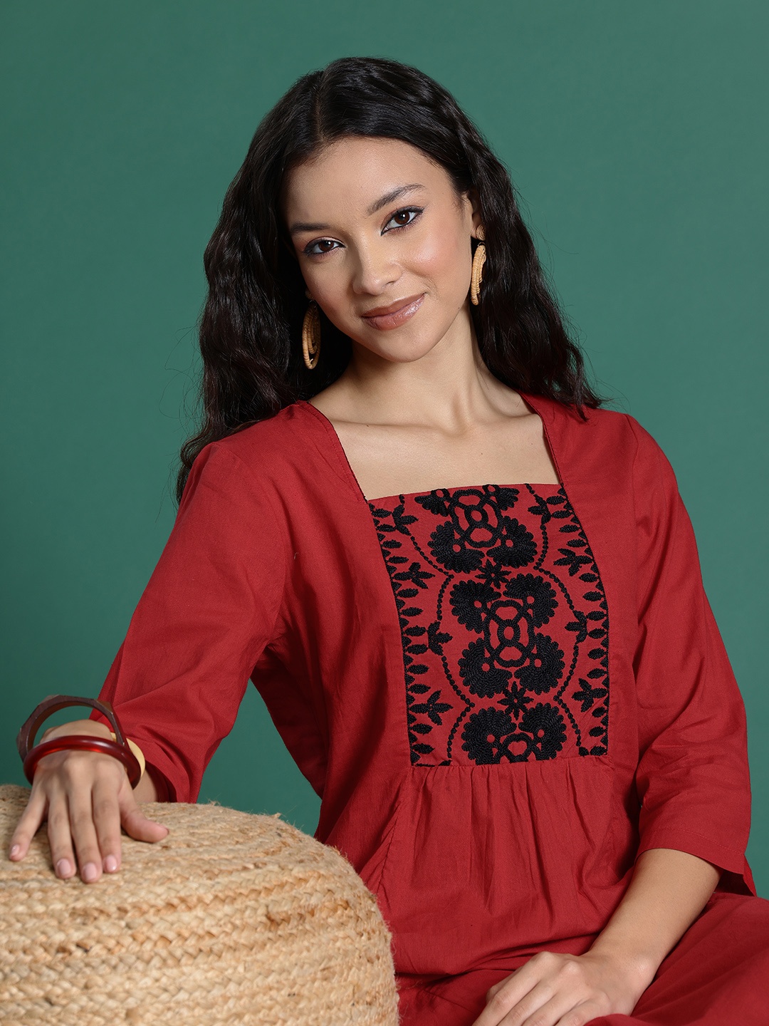 

Sangria Embroidered Kurta Set, Red