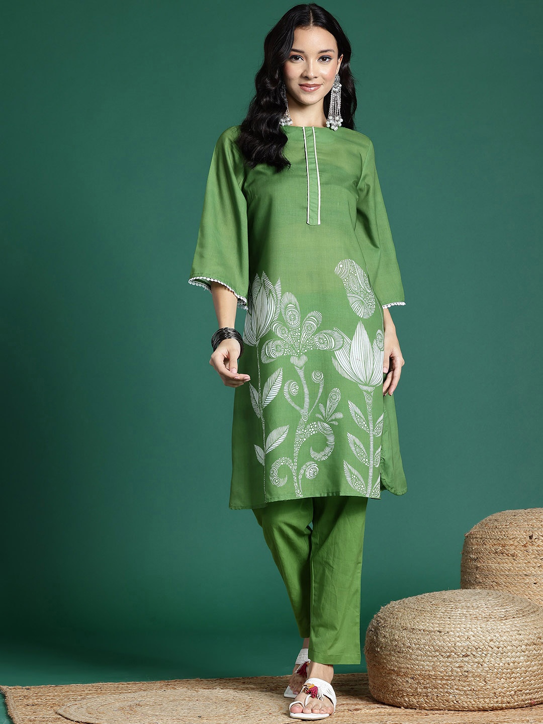 

Sangria Women Floral Printed Kurta with Trousers, Green