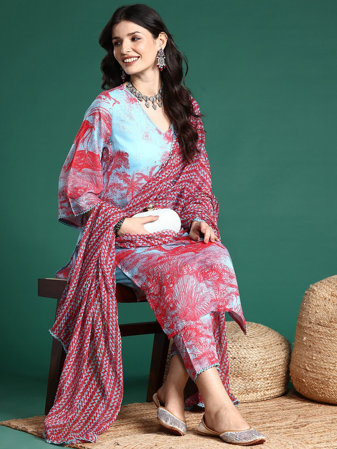 

Sangria Conversational Printed Kurta Set With Dupatta, Blue