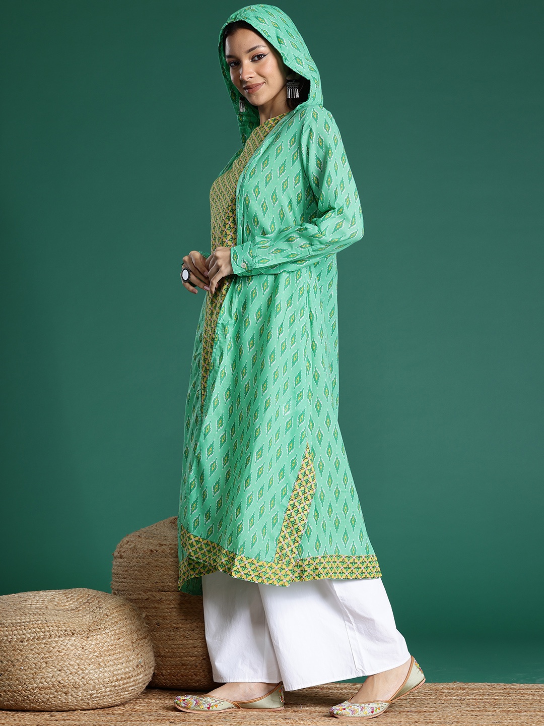 

Sangria Printed Straight Kurta with Hooded Shrug, Green