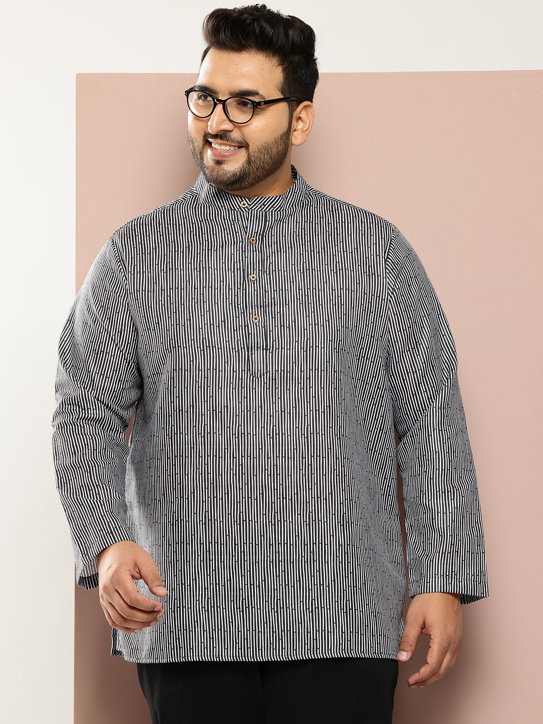 

Sztori Plus Size Striped Kurta, Black