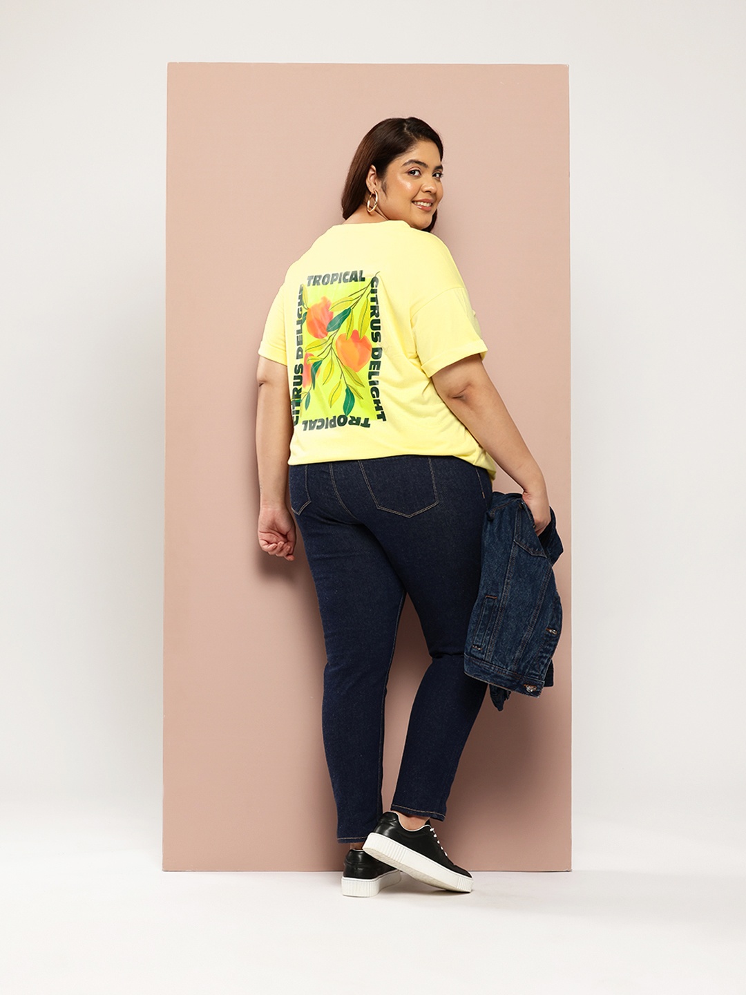 

Sztori Plus-Size Printed Drop-Shoulder Sleeves T-shirt, Yellow