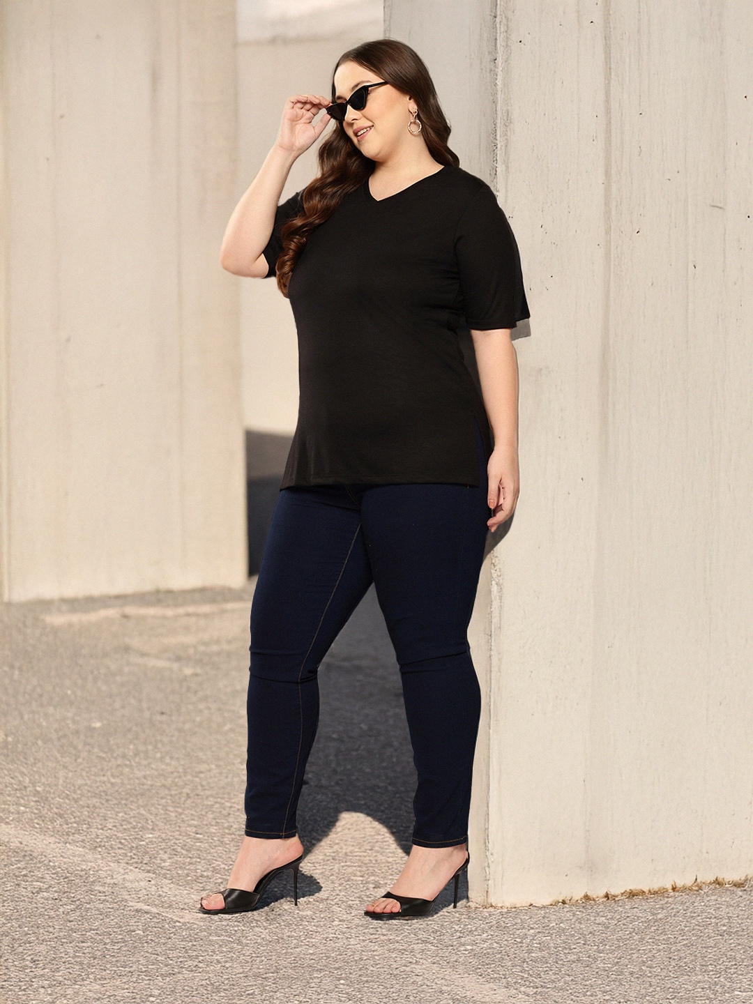 

Sztori Plus Size V-Neck Longline T-shirt, Black