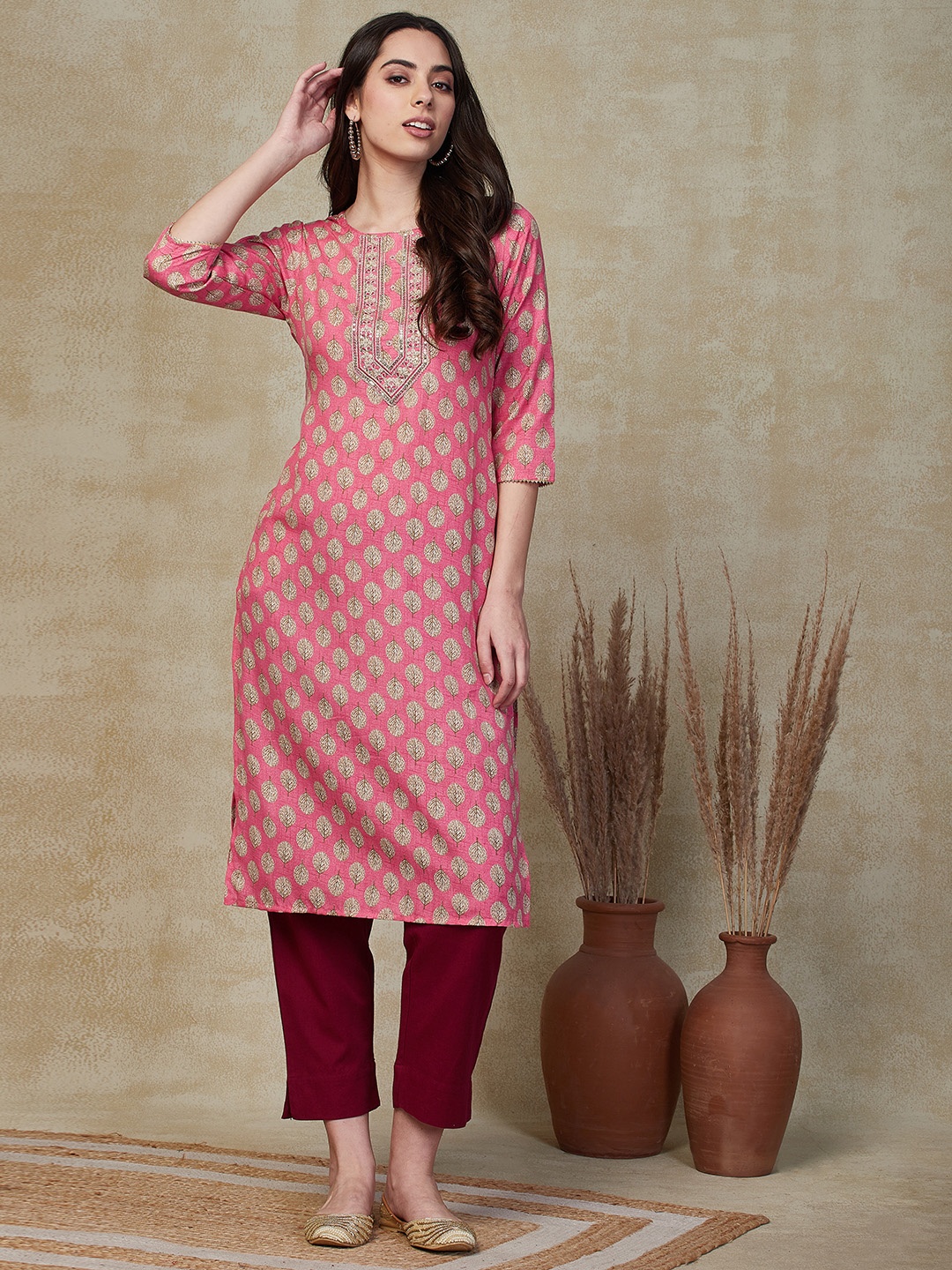 

FASHOR Ethnic Motifs Sequins Embroidered Round Neck Regular Sleeves Straight Kurta, Pink