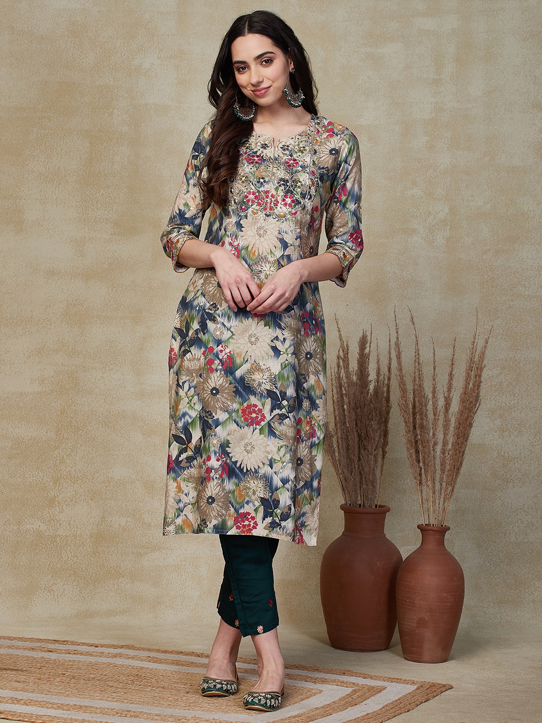 

FASHOR Floral Printed Notch Neck Sequins Straight Kurta, Multi