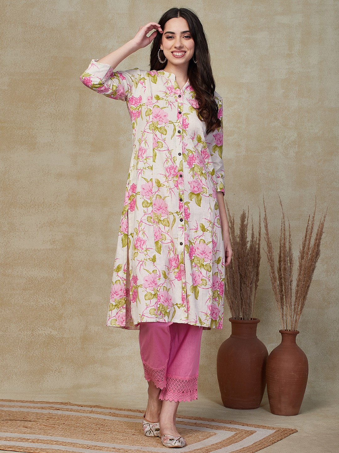 

FASHOR Floral Printed Mandarin Collar Regular Sleeves Wooden Buttoned Cotton A-line Kurta, Off white