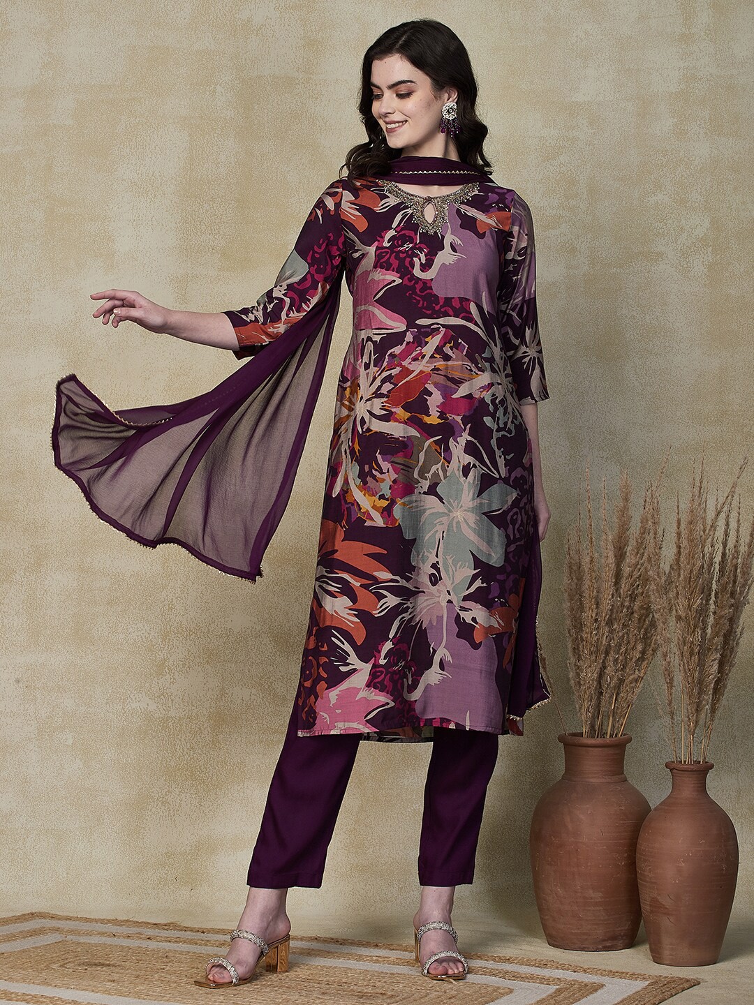 

FASHOR Floral Printed Regular Aari Work Kurta with Trousers & Dupatta, Burgundy