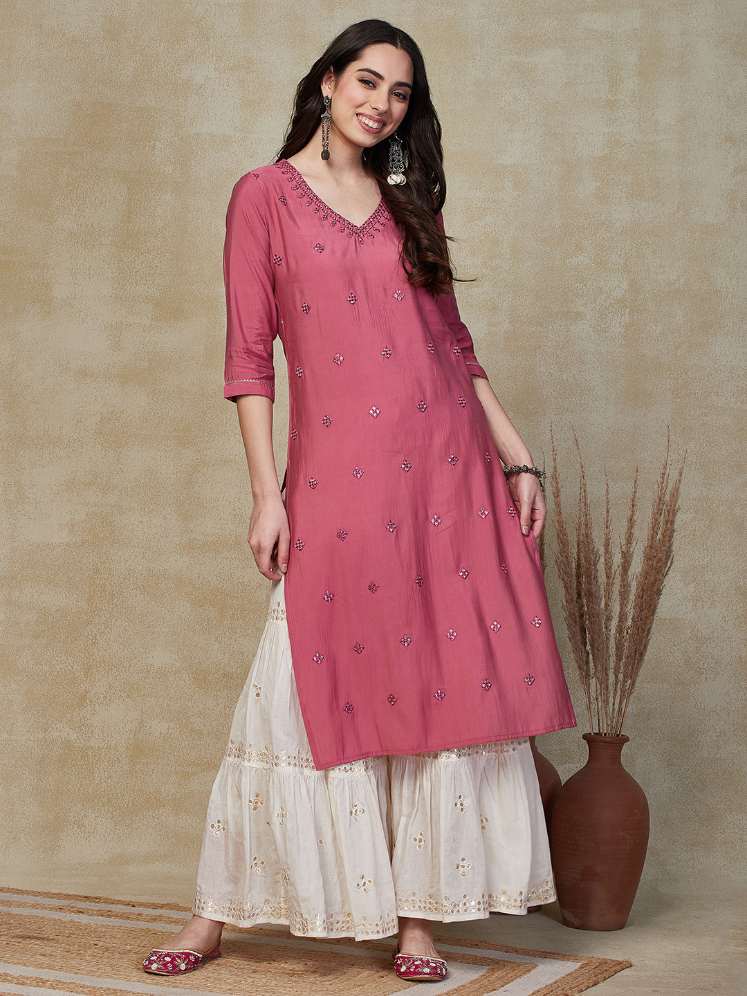 

FASHOR Ethnic Motifs Sequinned V-Neck Regular Sleeves Straight Kurta, Pink