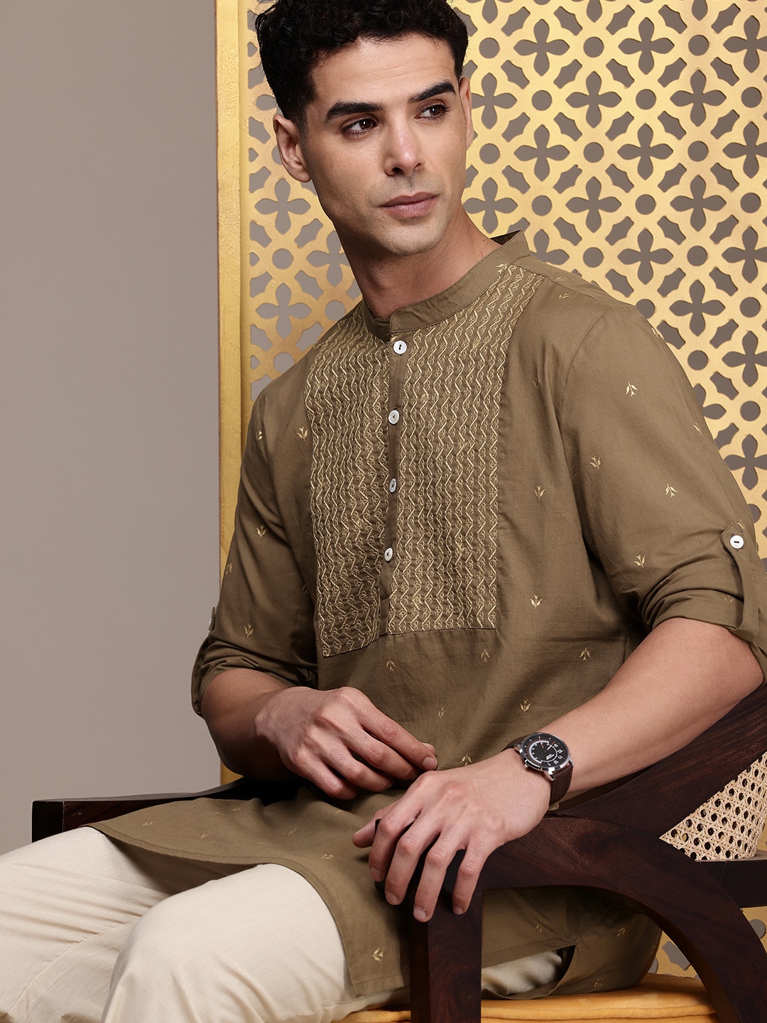 

House of Pataudi Ethnic Motifs Printed Thread Work Pure Cotton Jashn Kurta with Trousers, Khaki