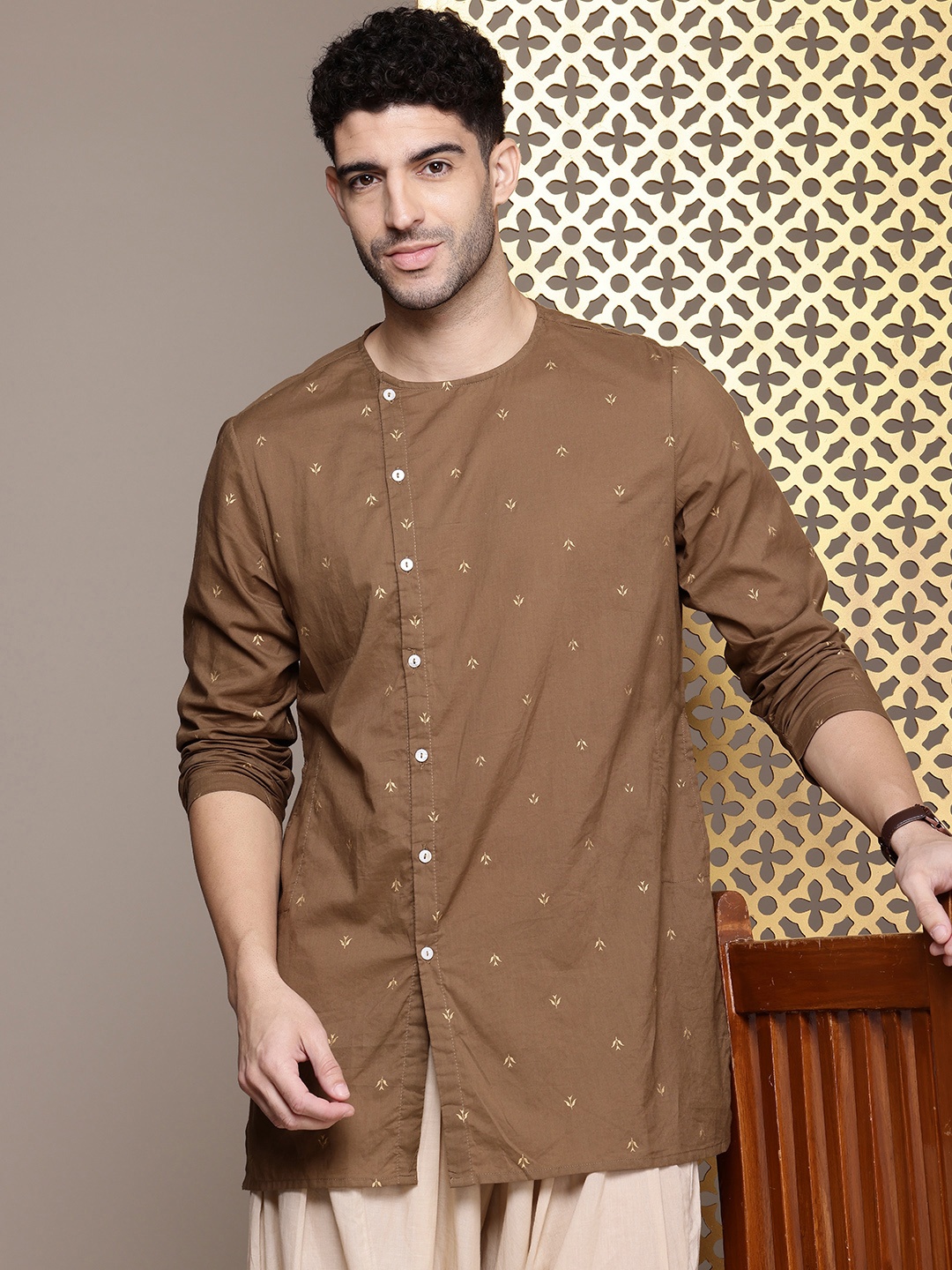 

House of Pataudi Men Jashn Floral Printed Angrakha Pure Cotton Kurta With Salwar, Brown