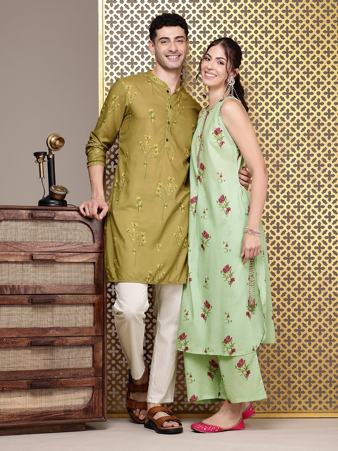 

House of Pataudi Floral Printed Regular Jashn Kurta With Trousers, Green