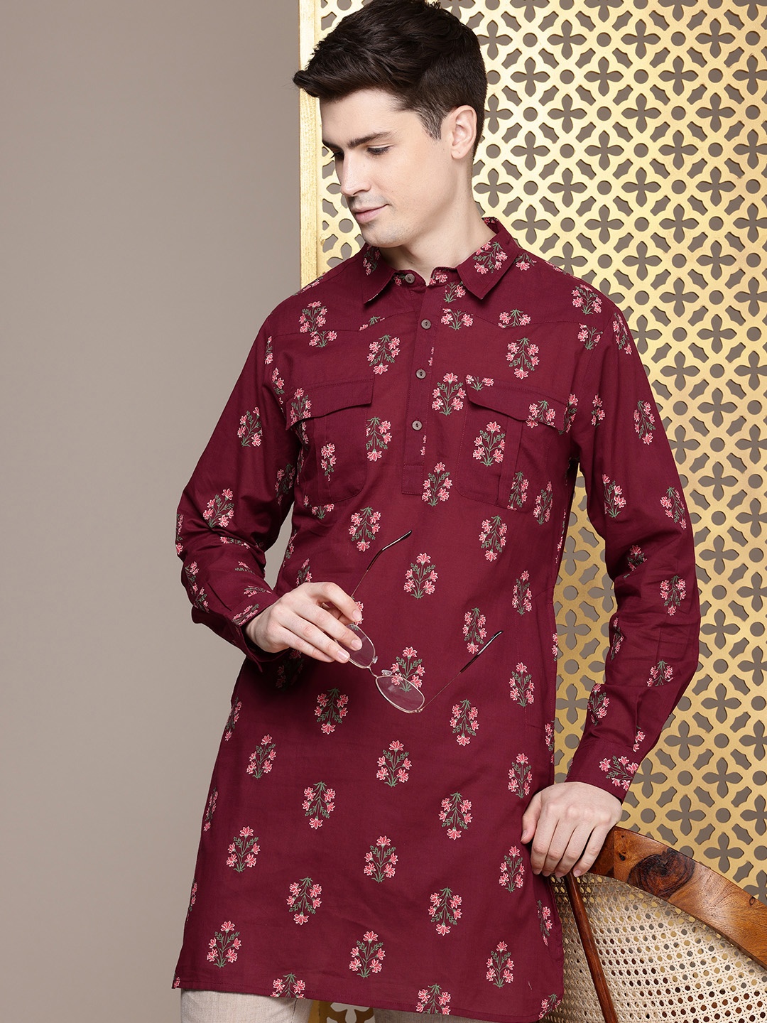 

House of Pataudi Men Floral Printed Pure Cotton Kurta, Maroon